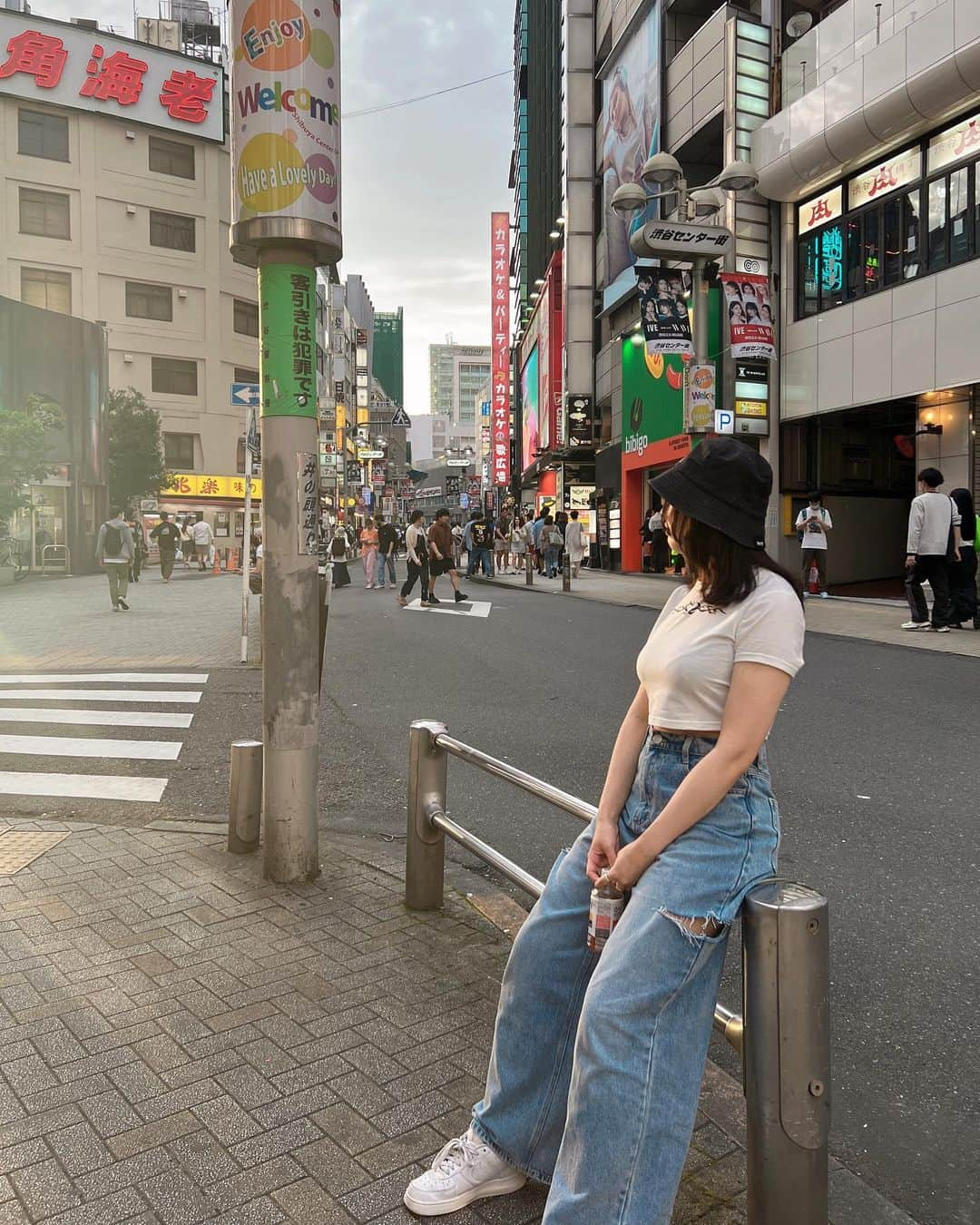 川島愛里沙のインスタグラム：「. . . . 推しと同じ写真撮りたくて あいりにカメラマンしてもらった日のしゃしん👶 . . . . . . . . #japan #shibuya #svt #seventeen #streetstyle #denim #mingyu #instagram #instadaily  #instagood #ootd #fyp」