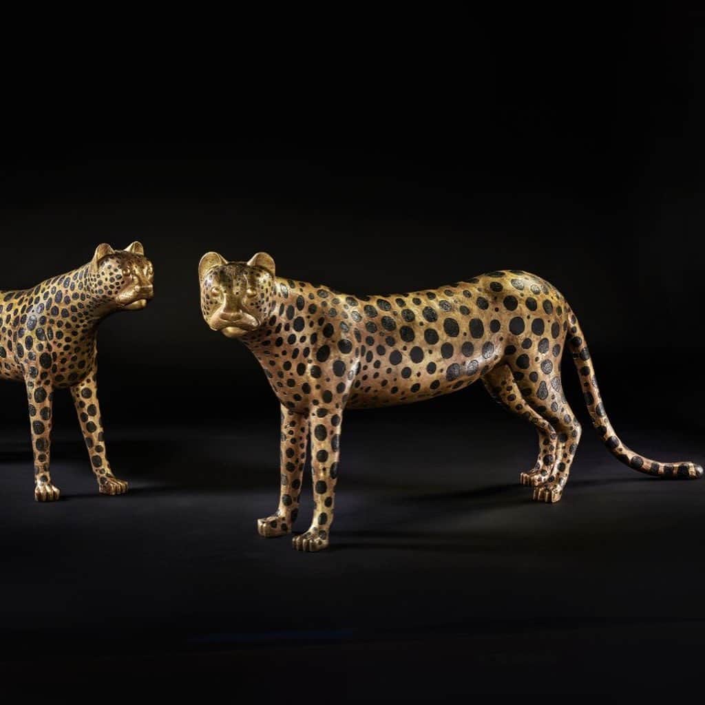 サザビーズさんのインスタグラム写真 - (サザビーズInstagram)「François-Xavier Lalanne was captivated by animals, and wild breeds in particular, and the ‘Guépards’ (Cheetahs) hold a distinct place within his legendary universe—and, in fact, in the iconic design couple’s own home as they once kept two in their personal collection (swipe to see the pair sold by #SothebysParis in 2019).  Together with the leopard, these two models represent the only big cats in his kingdom of fantastical beasts and very few examples are known to have been made.   “Animals are the center of our vocabulary because they are so very varied. There is a whole variety to animal forms, between the fish, the bird, the monkey, and then there are metaphors connected to each animal,” said Lalanne.   While we can only speculate as to what metaphors or symbolisms he saw in his ‘Guépards’, the design and execution (in 1994 and 2001, respectively) of these two masterful sculptures reveal the artist’s constant curiosity for the natural world and enduring love for his subjects.  Swipe through to see these two works on exhibition at #SothebysNewYork ahead of the Important Design sale on 7 June, presented in partnership with @genesishousenyc. Discover more in our link in bio. #SothebysDesign #Lalanne」6月6日 4時54分 - sothebys