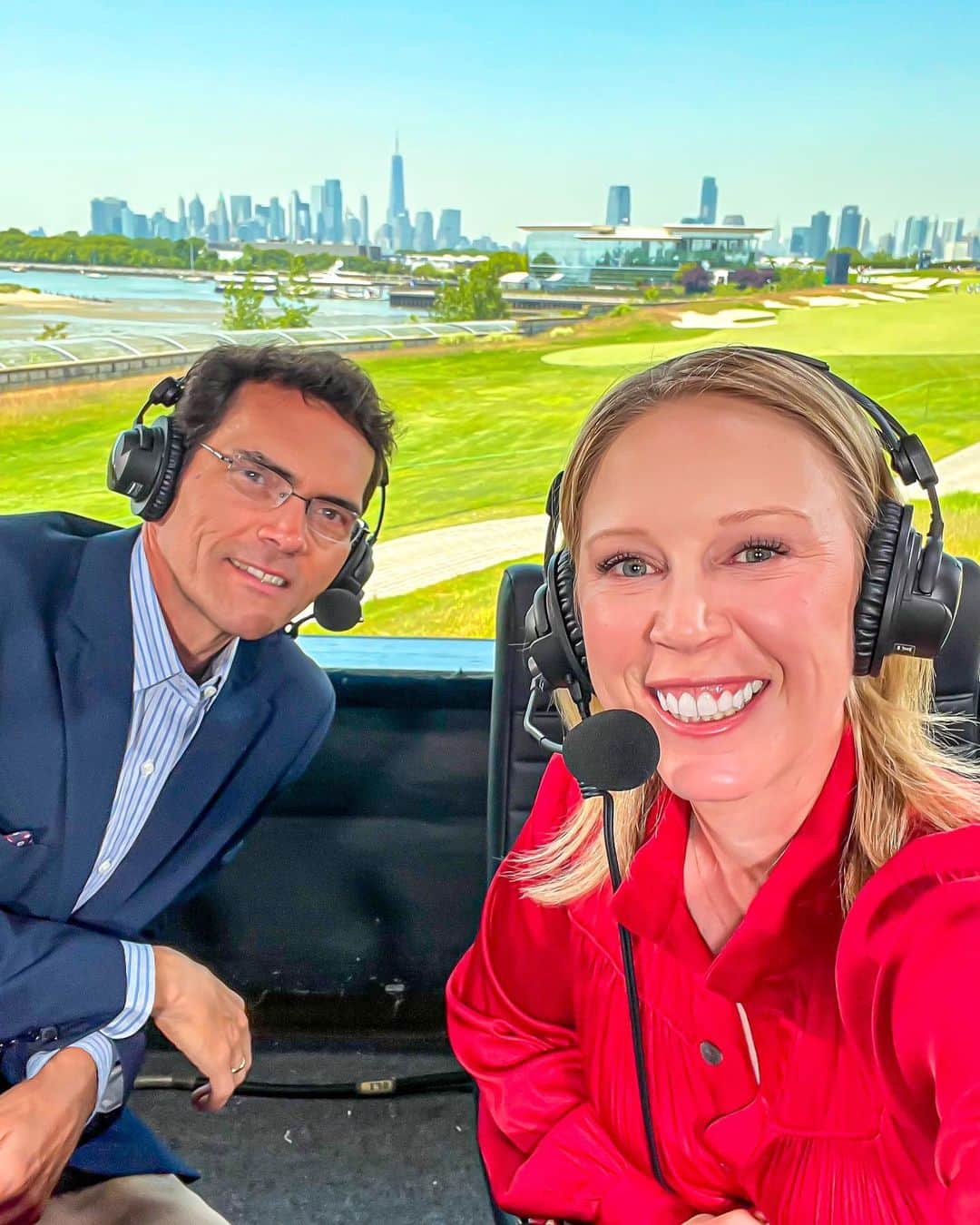 モーガン・プレッセルのインスタグラム：「Historic week in front of the NYC skyline! 🍎 Welcome to the @lpga_tour, @rosezhang!!」