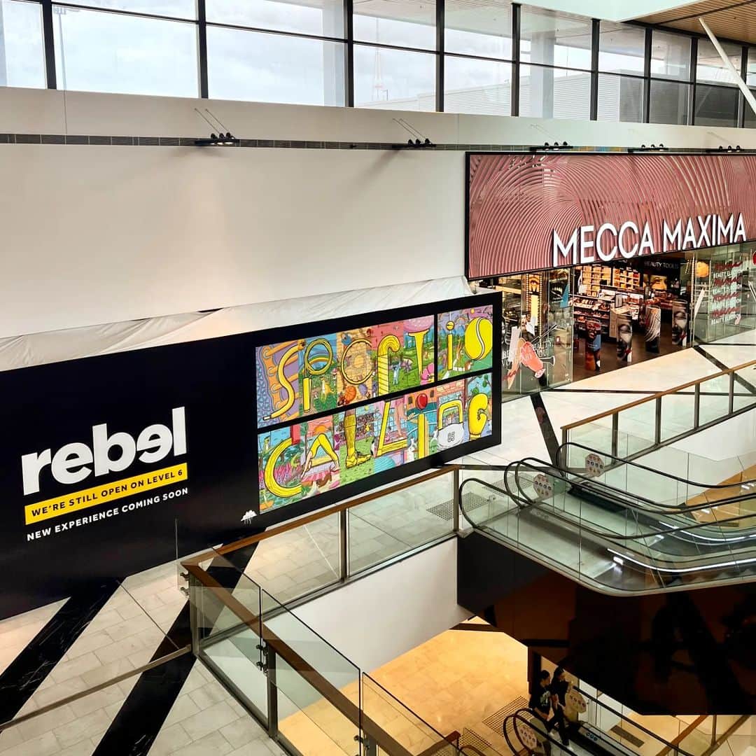 MULGAさんのインスタグラム写真 - (MULGAInstagram)「Drew up some designs on my tablet and now they're up on the hoarding at @rebelsport Chatswood store, whoot! ⁣ 🏀🏉🎾🏏⚽🏌️🏑⁣ ⁣ It's a bit different to my usual thing but sometimes it's good to try new things 😎 ⁣ ⁣ 📷 @laurambrandon⁣ ⁣ #mulgatheartist #art #rebelsport #mural #sportart #sportiscalling」6月6日 16時22分 - mulgatheartist