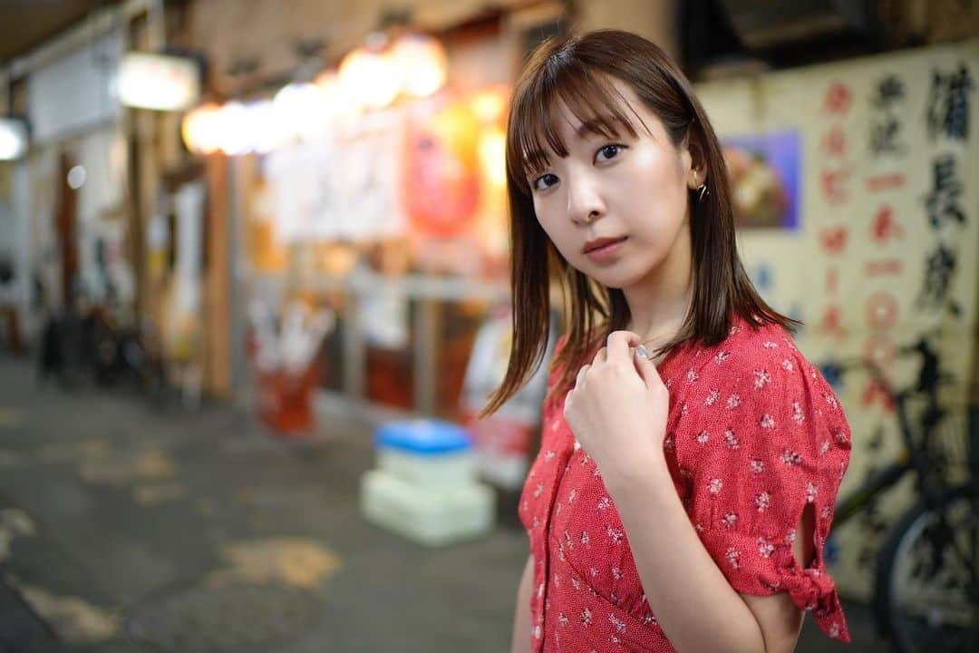 板野成美のインスタグラム：「午後も頑張りましょう☁️」