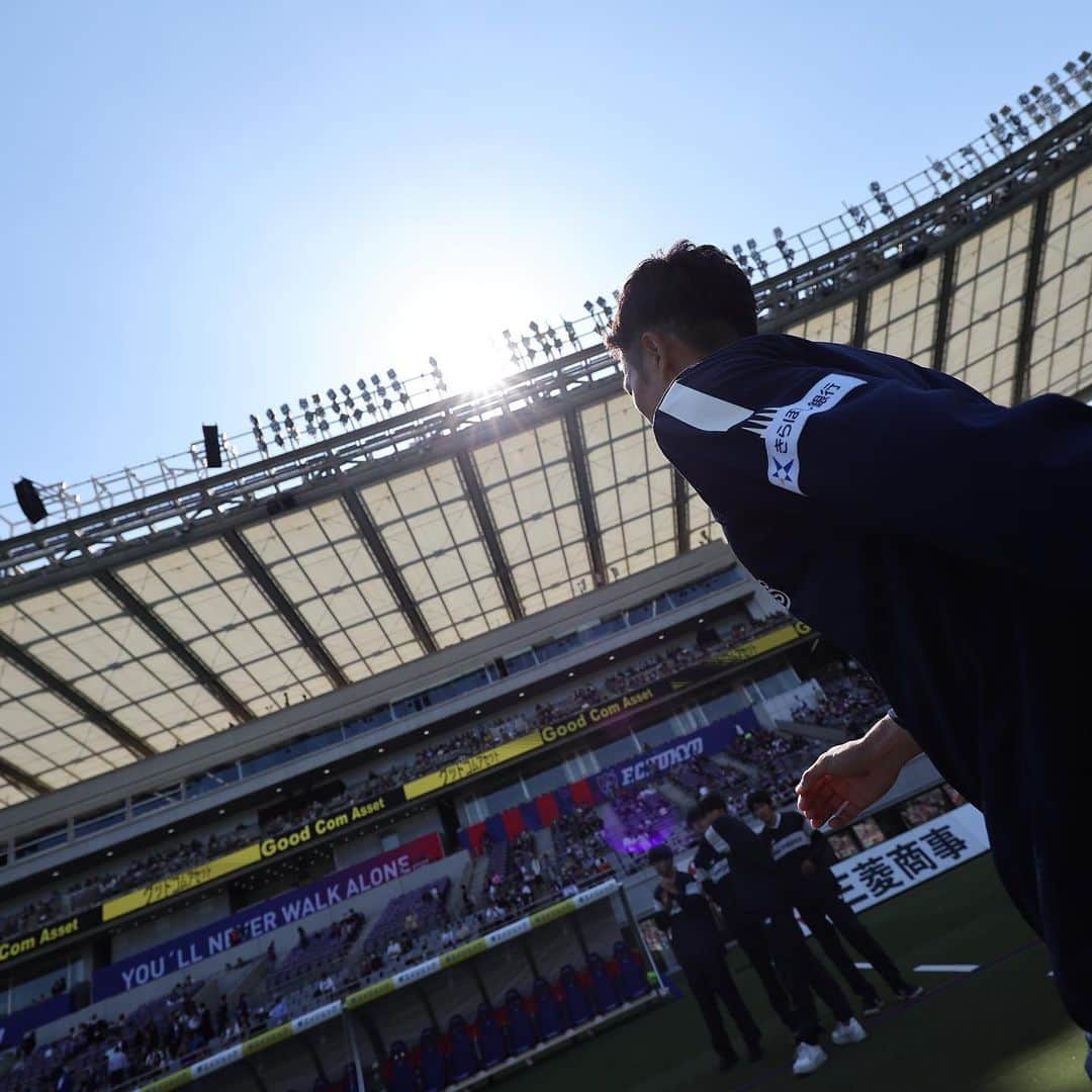 FC東京オフィシャルグッズさんのインスタグラム写真 - (FC東京オフィシャルグッズInstagram)「🔵🔴 vs #横浜Fマリノス   500試合出場に向けての1歩目。 これからも俺たちは #森重真人 とともに。  @masatomorishige  @fctokyoofficial  #森重真人 #FC東京 #fctokyo #tokyo」6月6日 15時05分 - fctokyoofficial