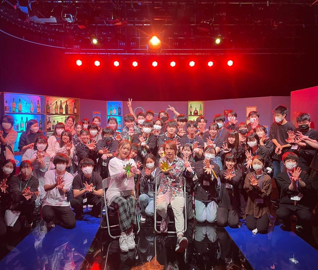 谷本貴義のインスタグラム：「今日は東放学園専門学校の番組制作演習で出演者ゲスト役としてスタジオにおじゃましてきたよ♪  学生たちはみんな一生懸命で感激！将来が楽しみだね♪  #東放学園 #谷本貴義」