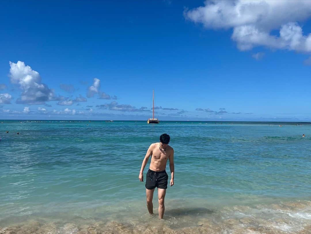 久慈暁子さんのインスタグラム写真 - (久慈暁子Instagram)「* Hawaii🐬🏝🌺 朝起きて海を見ていたら たまたまウミガメも発見🐢 * #Hawaii」6月6日 15時30分 - kuji_akiko