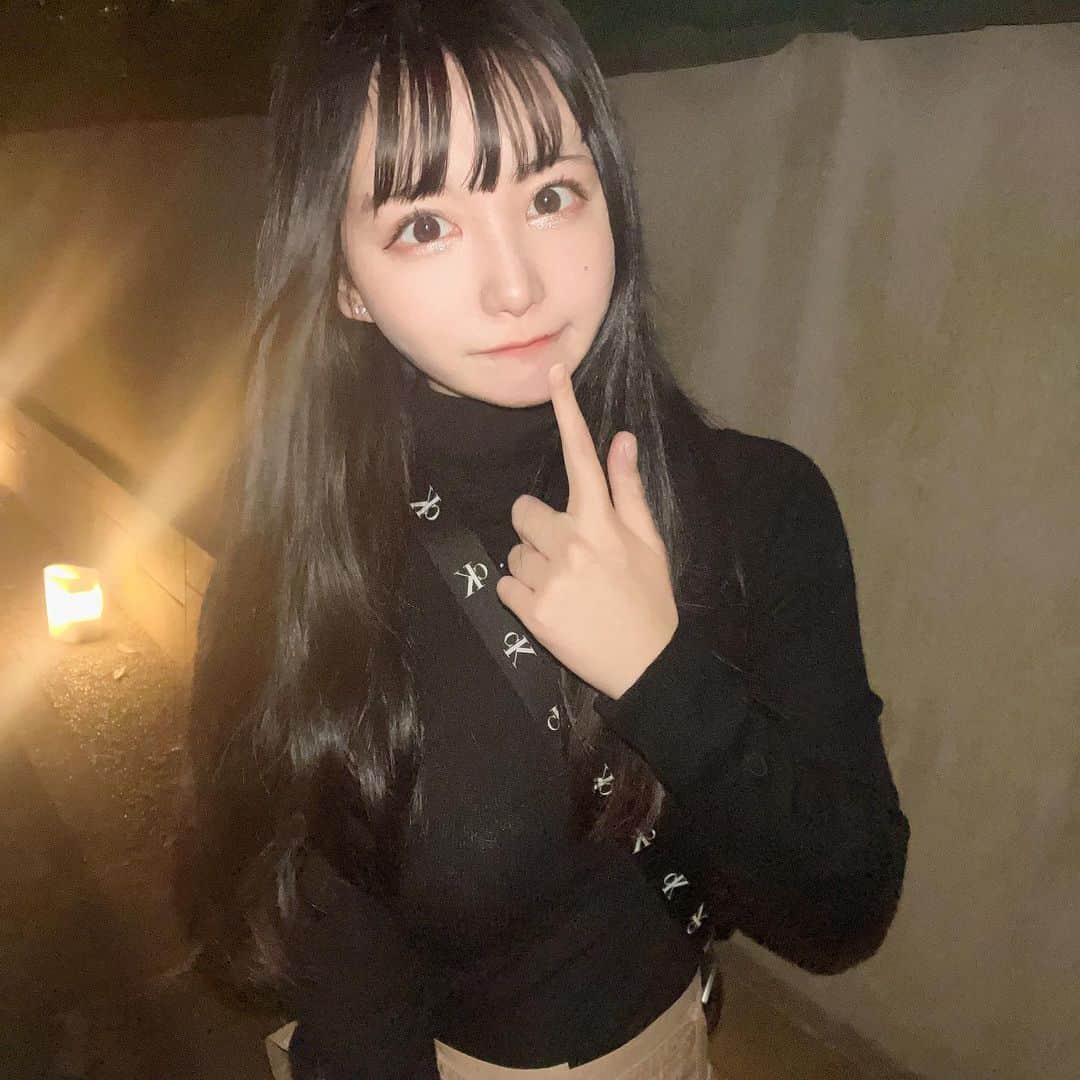 のインスタグラム：「○ 夜のお散歩。 ・ ・ #浜松町 #ライトアップ #散歩 #calvinklein #カルバンクライン #黒髪 #黒髪ロング」