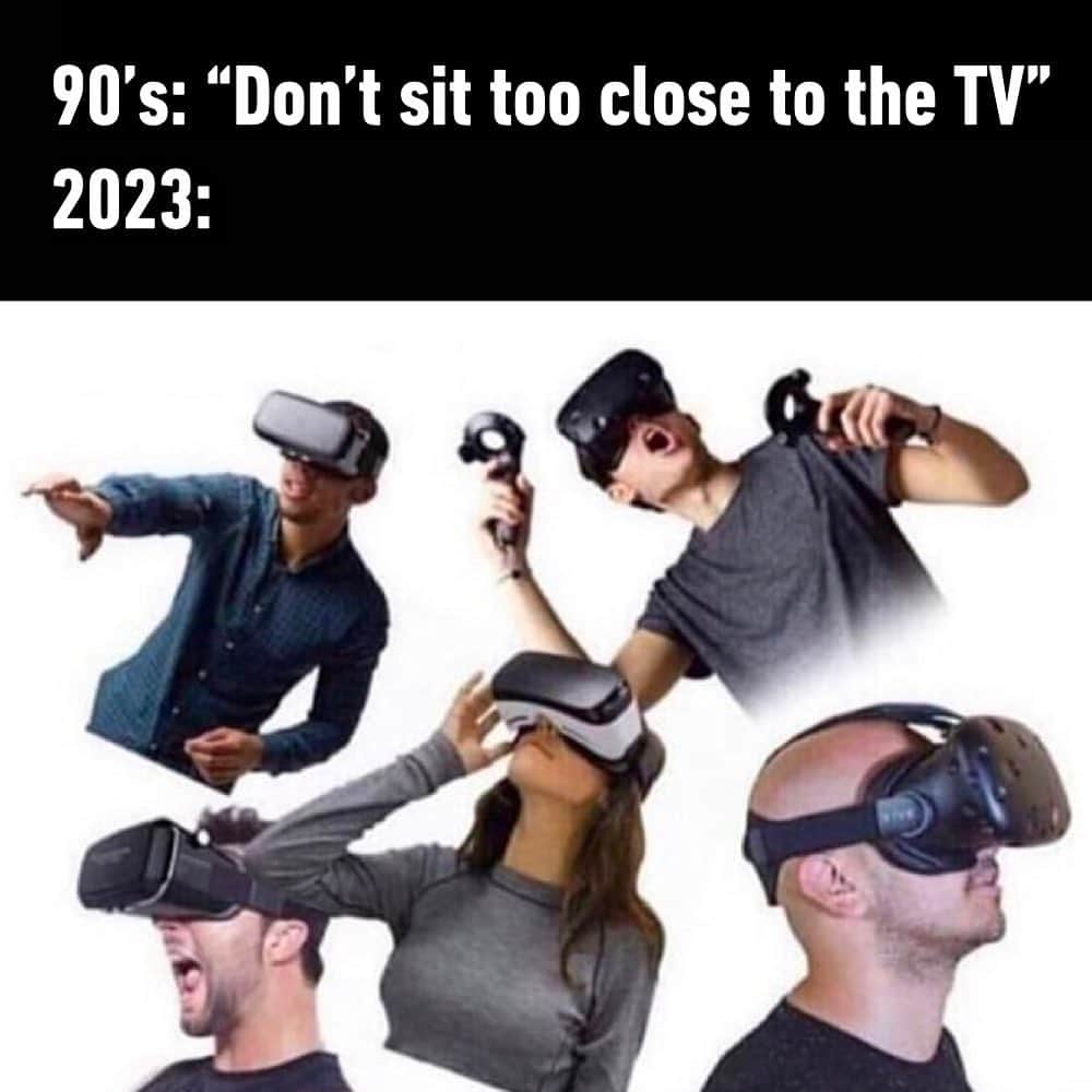 9GAGさんのインスタグラム写真 - (9GAGInstagram)「My 25-year-old body would feel dizzy after playing for 5 mins - Last 2 by: qcapital2020 & orvideos | TW  - #applevisionpro #appleevent #metaquest3 #meta #ar #headset #vr #gaming #tech #WWDC23 #memes #9gag」6月6日 16時04分 - 9gag