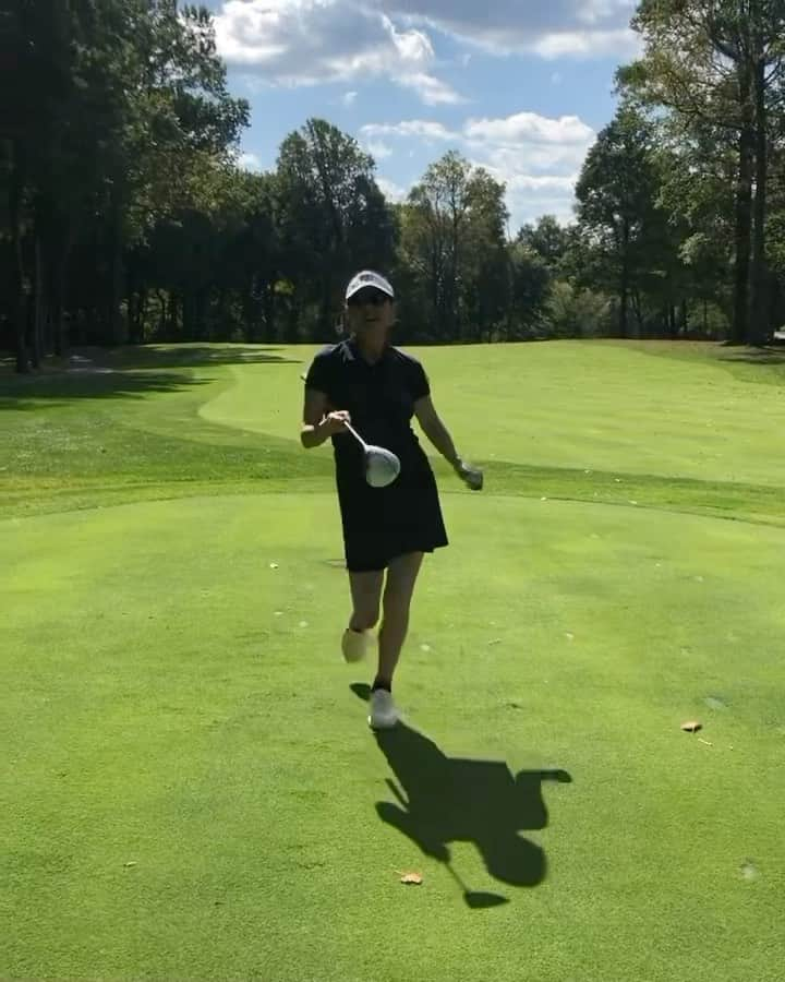 キャサリン・ゼタ・ジョーンズのインスタグラム：「That’ll be a good one🏌️‍♂️commentary by Michael Douglas」