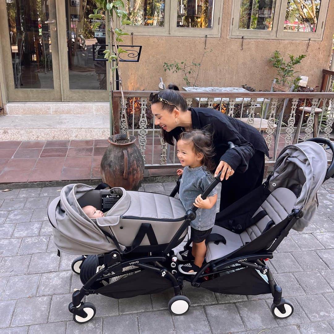 のインスタグラム：「Afternoon walks with my babies are the best ❤️  . . Loving our @babyzenindonesia YOYO2 and YOYO connect stroller which transforms into an amazing double stroller for both of my babies 👶🏽👶🏽❤️ #teamBachdim」