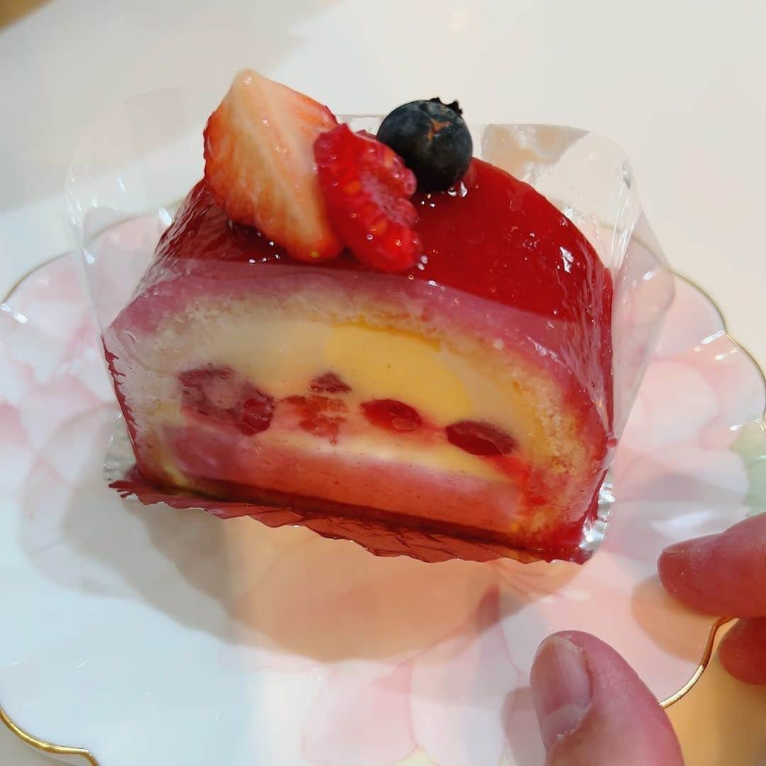 本城聡章のインスタグラム：「#おやつ w🍰😋」