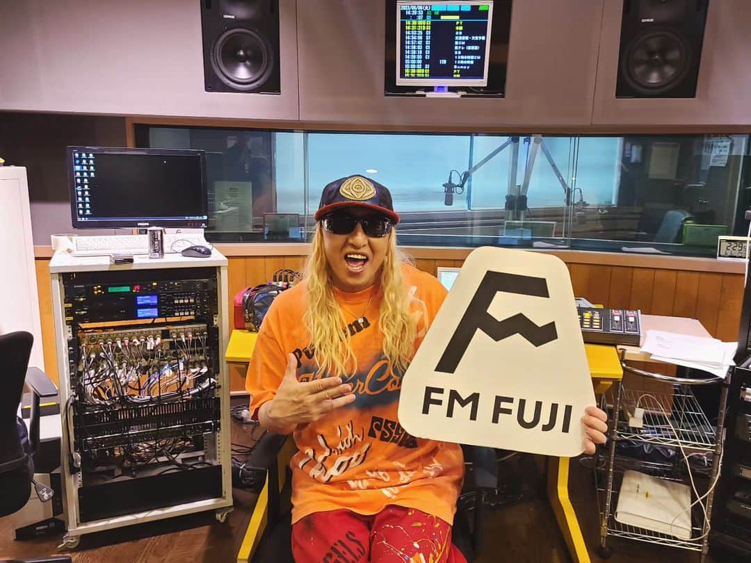 DJ KOOさんのインスタグラム写真 - (DJ KOOInstagram)「FM FUJI DJ KOO Presents Beat Goes On 皆さんのメールや質問、リクエストお待ちしています！！  等番組では新旧関わらず長尺曲リクエストもOKです！！  過去には10分半にも及ぶ LED ZEPPELIN の「アキレス最後の戦い」もオンエアー  皆さんの思い出のTRF曲もお待ちDO DANCE！！  毎週金曜 20:00   http://fmftp.lekumo.biz/.s/koo/page-2.html   #DJKOO」6月6日 16時05分 - dj_koo1019