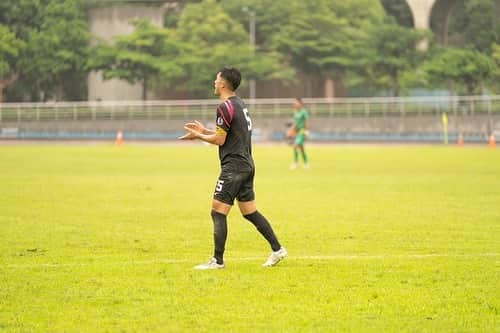 一柳夢吾さんのインスタグラム写真 - (一柳夢吾Instagram)「. キャリアや年齢ではなく、今何ができるかが一番大切。 チームの為に汗をかいて、ユニフォームを汚すのが自分のやり方。 ⁡ 試合は大敗だったけど少し休んでまた仕事に戻ろう。 ⁡  ⁡ ⁡📷: @ball_fact_news373   ⁡ ⁡ #taiwanfootball#taiwanfootballleague#taiwan#taipei#台湾#台北#台湾サッカー#台湾サッカーリーグ#台灣企業甲級足球聯賽#一柳夢吾」6月6日 7時19分 - yugo_ichiyanagi