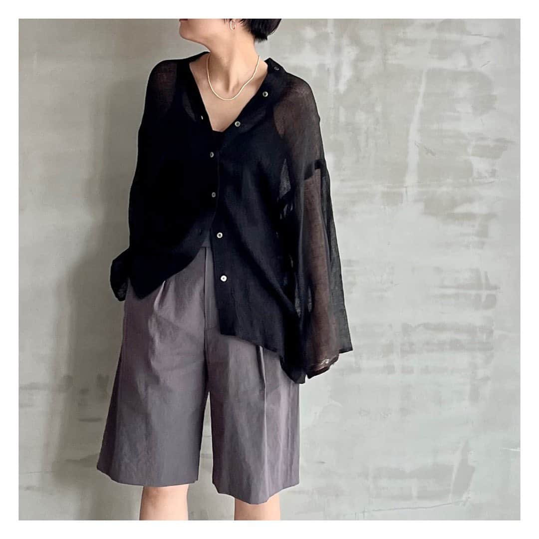 エリオポールのインスタグラム：「2023 Summer Collection  Shirt  26.400yen / HÉLIOPÔLE   Ref: 13003081036HN Color: White. Black Siz: 38  店舗にてお電話による通販対応も承っております。  HELIOPOLE代官山店  03 3770 6438  HELIOPOLE 札幌店  011 209 5455  HELIOPOLE 広島店  082 542 7033   @heliopole_official #HELIOPOLE  #エリオポール」