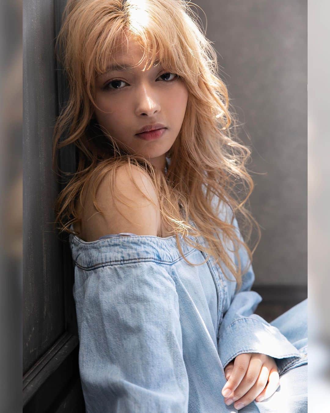 Shitabow シタボー sCeneのインスタグラム：「☆昨日はスタイルフォトの日☆   何の仕事も色々な方向から客観的に状況を見る事が出来るかが成長に変わると思う。 自分1人の為だけではなく、誰の為に何の為にやるかで常にモチペーションをあげていく。  今回も撮影のヘルプに来てくれた河野店長に感謝！！いつも有難う☺️　@scene_tetsuro_hair   モデル強力　@maya.official.jp」