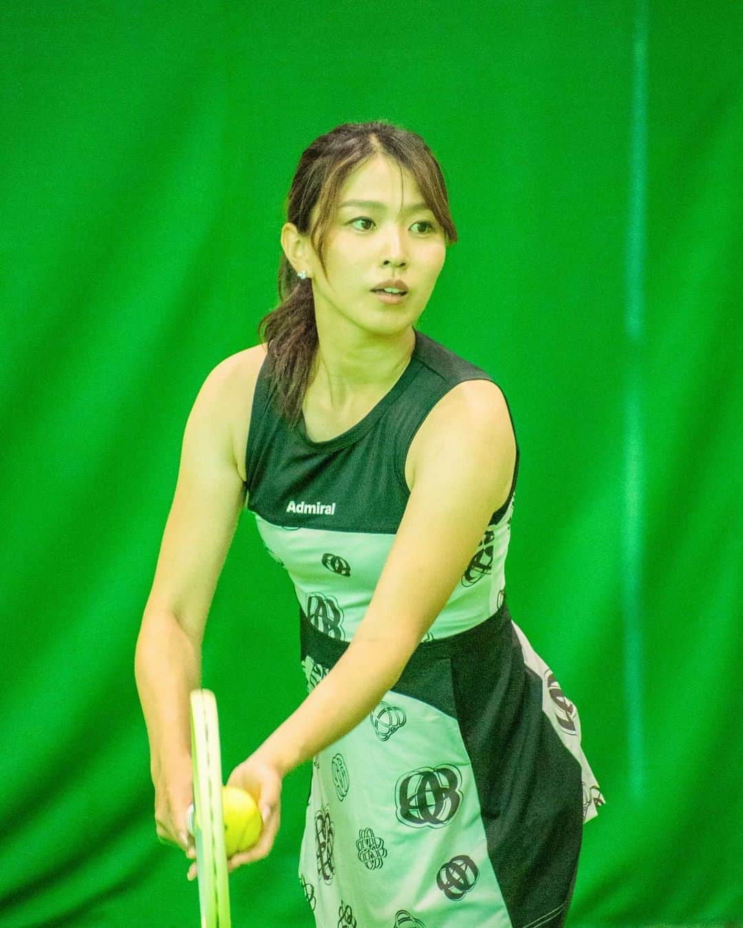 宇野真彩のインスタグラム：「今シーズンの推しウェア👗 ハイウエストで脚長効果に🙆‍♀️🎾」