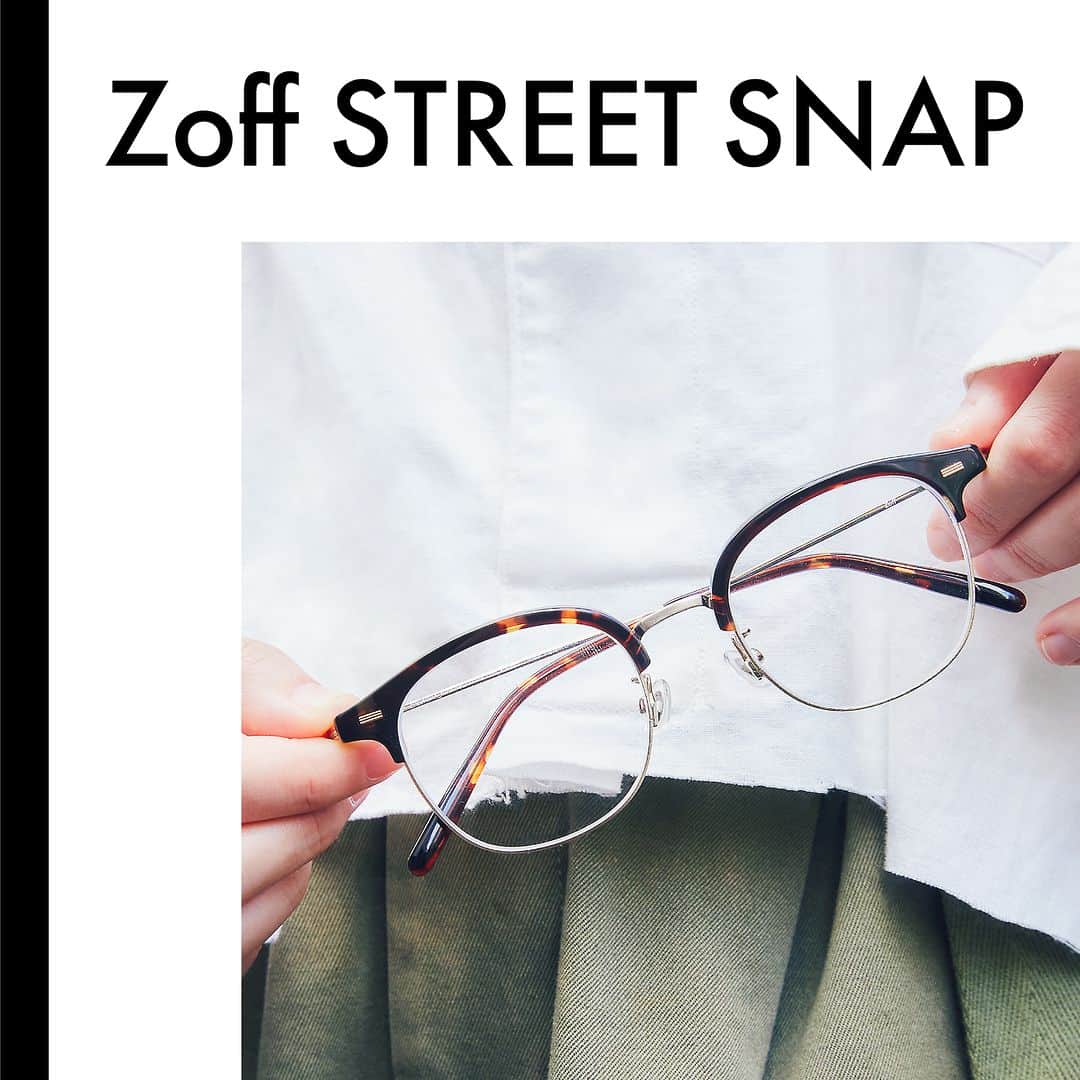 Zoff Officialのインスタグラム：「【Zoff STREET SNAP @下北沢】 オシャレなあの人が選ぶ、メガネ。 数あるメガネの中で今回のフレームを選んだ決め手を聞いてみました。  ZP231001_49A1(べっこう柄)　￥11,100 ※税込・セットレンズ代込み  ■選んだポイントは？ 金髪の髪色とオレンジ、テラコッタのメイクにむべっこう柄がなじむと思ったからです。 周りと差をつける眉ラインを描いたような特徴的なフレームを選びました！  model：海羽　@___miu.umi  #zoff #ゾフ #メガネ #伊達メガネ #だてめがね #めがね女子 #メガネ女子 #ファッションスナップ #ストリートスナップ #下北沢 #べっこう柄 #ウェリントン #メガネコーデ #メガネのある生活 #メガネの選び方 #メガネファッション  #streetsnap #fashionphotography #glasses #eyewear #eyewearstyle #eyewearfashion #eyewearbrand #eyewearcollection #eyewearlovers #eyewearph #fashionglasses #mynewglasses #wearglasses」