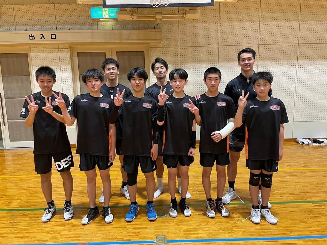 藤中謙也のインスタグラム：「Inti Volleyball Club 練習会！  体験も何人か来てくれてこれから活気のあるクラブ、子供達の未来につながる活動ができたらと思います❗️  #volleyball #バレーボール #中学生 #中学男子 #インティ #部活動 #クラブチーム #山口県 #山口市 #周南市 #ハイキュー」