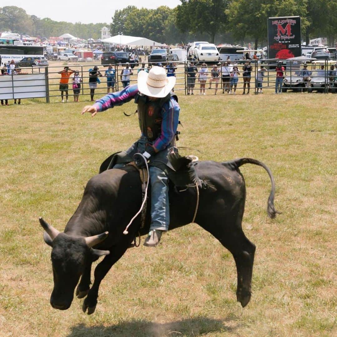 リック・ロスのインスタグラム：「Want to ride my bull? - RODEO RICK   @rickrosscarshow」