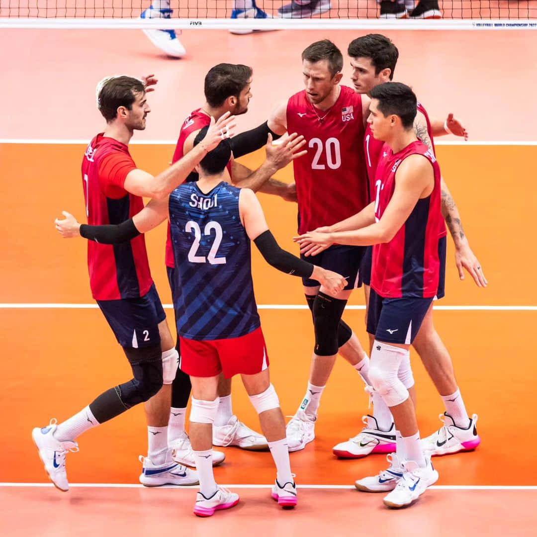 USA Volleyballさんのインスタグラム写真 - (USA VolleyballInstagram)「Guess who's back‼️  The U.S. Men's National Team 🇺🇲 is sending a veteran roster of 14 players, including 9️⃣ Olympians, for the first round of Volleyball Nations League in Ottawa, Canada.  Roster at 🔗 in our bio」6月6日 8時21分 - usavolleyball