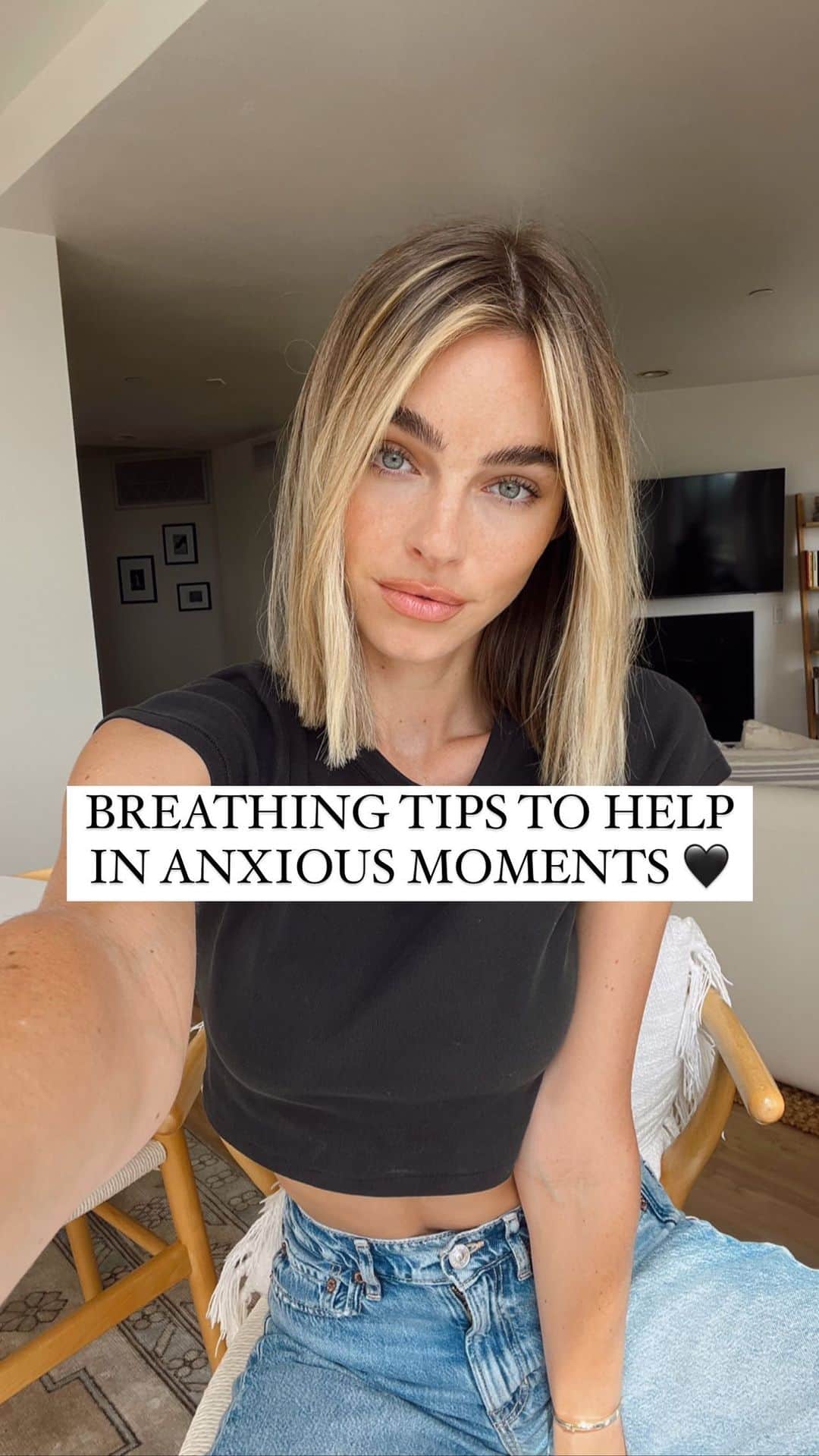 Elizabeth Turnerのインスタグラム：「Happy Mental Health Monday y'all!!! Don't forget that breathing is an easy, underutilized tool to help you manage your anxiety symptoms!! Comment your favorite breathing exercises!!! #mentalhealth #therapist #mentalhealthawareness #breathing #tips」