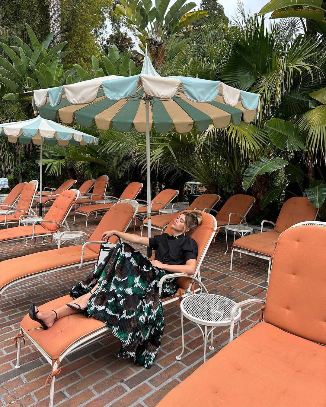 ソフィア・リッチーのインスタグラム：「Day spent poolside」