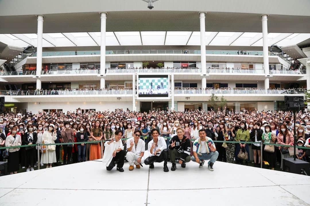 野替愁平さんのインスタグラム写真 - (野替愁平Instagram)「KAZUKI、改めてソロデビューおめでとう✨  思いっきり暴れて来なさい😊 辛くなったらいつでも帰っておいで👵  #ドーベルは実家  みなさん、カズキ、 よろしくです🔥✨  #林和希 #I #DobermanInfinity @di_kazuki_official」6月6日 8時51分 - sway_ldh