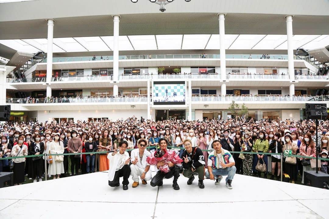 のインスタグラム：「KAZUKI、改めてソロデビューおめでとう✨  思いっきり暴れて来なさい😊 辛くなったらいつでも帰っておいで👵  #ドーベルは実家  みなさん、カズキ、 よろしくです🔥✨  #林和希 #I #DobermanInfinity @di_kazuki_official」