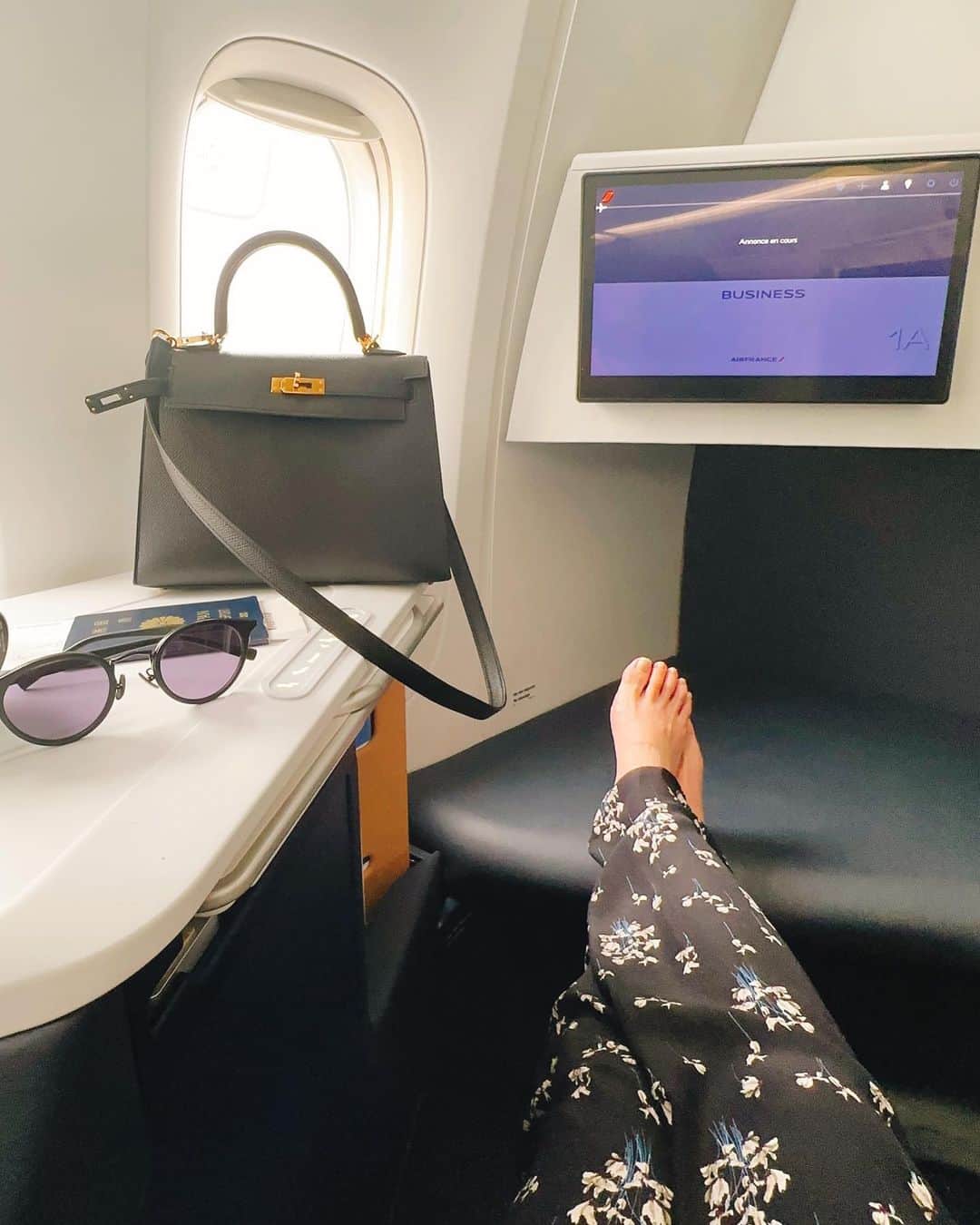 Taki Tanakaのインスタグラム：「Off to Paris. いってきまーす。  @iza_official  #izastarrbajan」