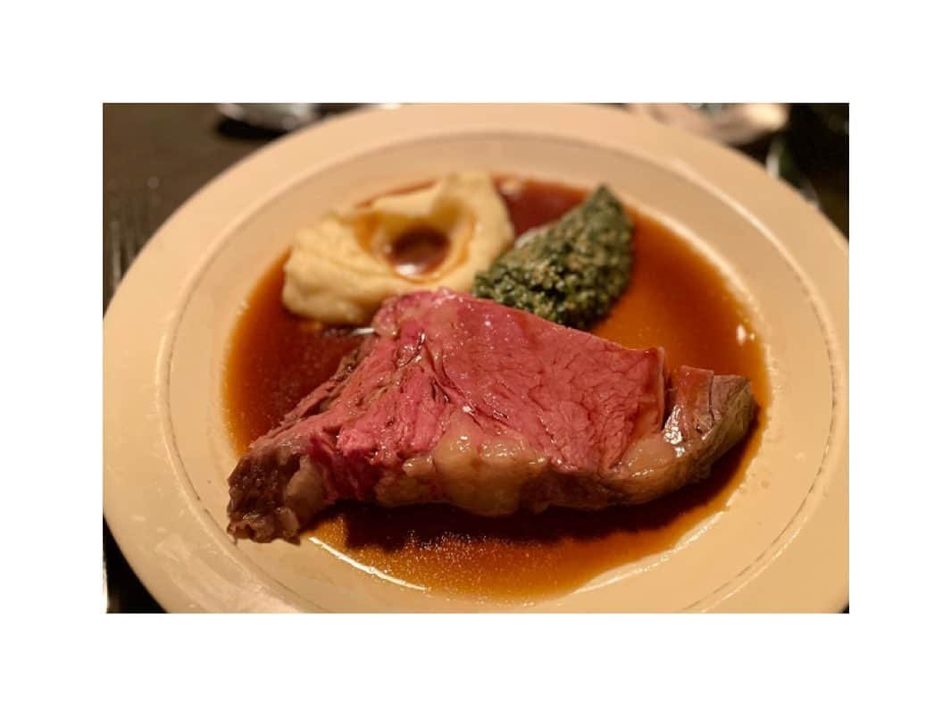 川村亜紀さんのインスタグラム写真 - (川村亜紀Instagram)「ごちそうさまでした🥩🍷😋 #roastbeef #lawrystheprimerib  #ローストビーフ  #マッシュポテト大好き  #美味しいもの日記  #ごちそうさまでした  #🥩 #🍷 #😋」6月6日 9時38分 - _aki1015_