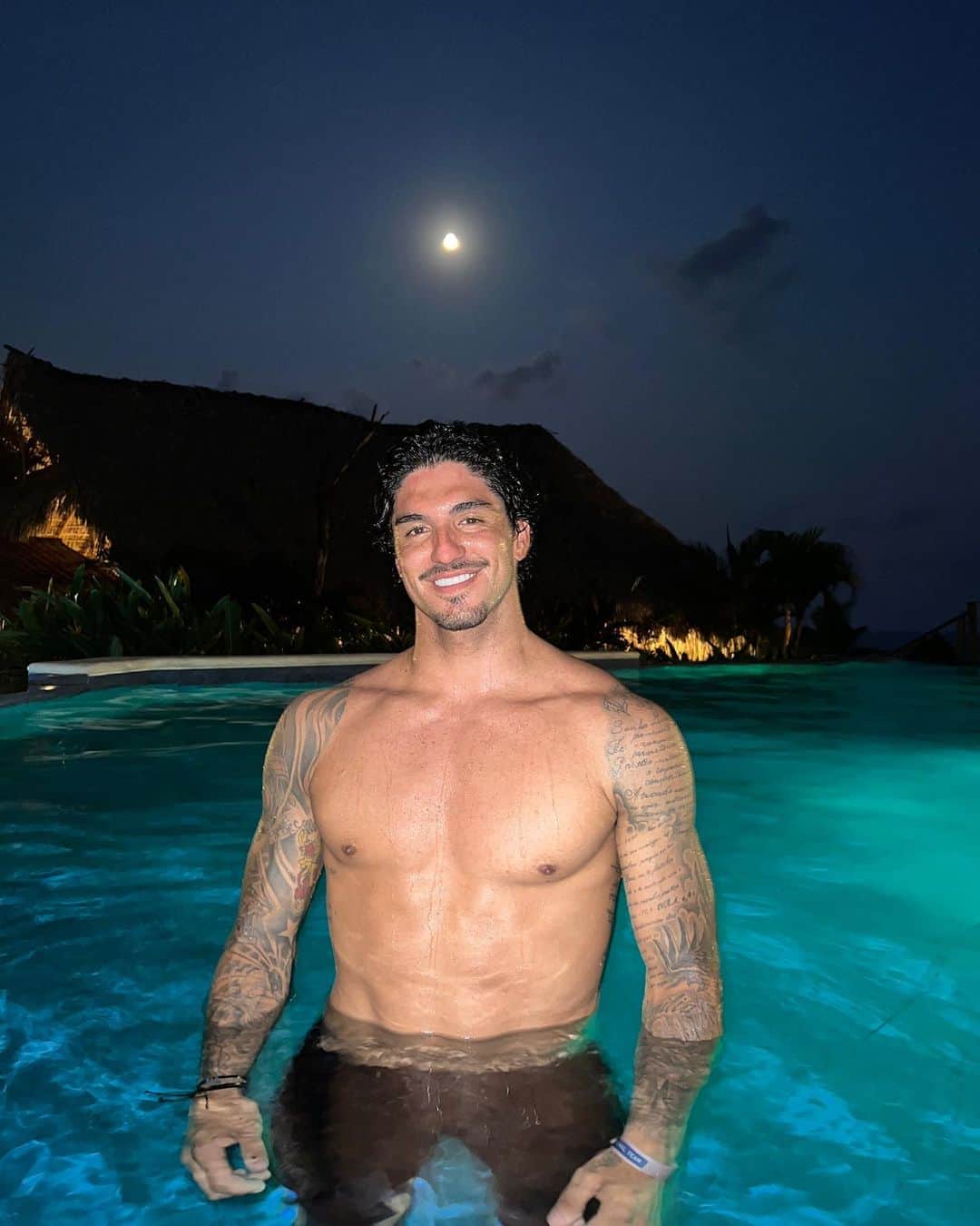 ガブリエル・メディーナのインスタグラム：「🌜 🌝 🌑🤞🏼🪐💫🌞☄️🌎」