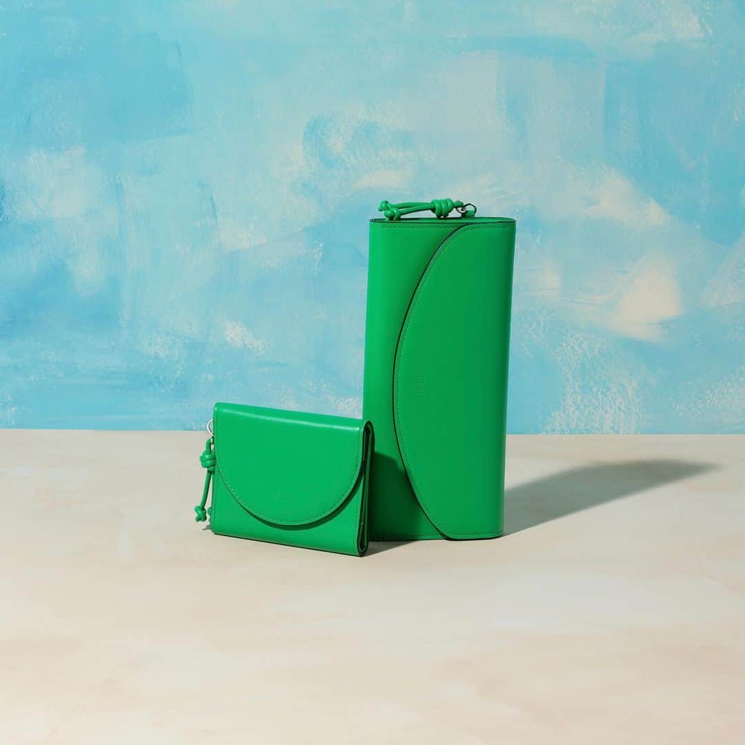 エポイさんのインスタグラム写真 - (エポイInstagram)「．Knott｜Green  ． #Epoi #Knott #wallet #green #23ss #spring #summer #epoicolors #madeinjapan #fashion #omotesando #umeda #japan #leather #bag #wallet  #エポイ #ノット #グリーン #日本製 #革」6月6日 10時06分 - epoi_official
