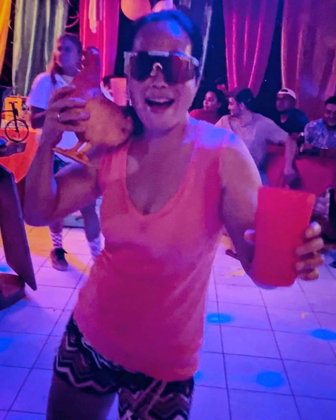 ティファニー・ヨハさんのインスタグラム写真 - (ティファニー・ヨハInstagram)「Costa Rican photo dump aka “The Koto fan page” 😂 Happy Birthday week to a couple real special Geminis 🇨🇦🐔The sunburn will fade but the spirit of DJ Gallina lives forever. ❤️」6月6日 10時10分 - tiffjoh