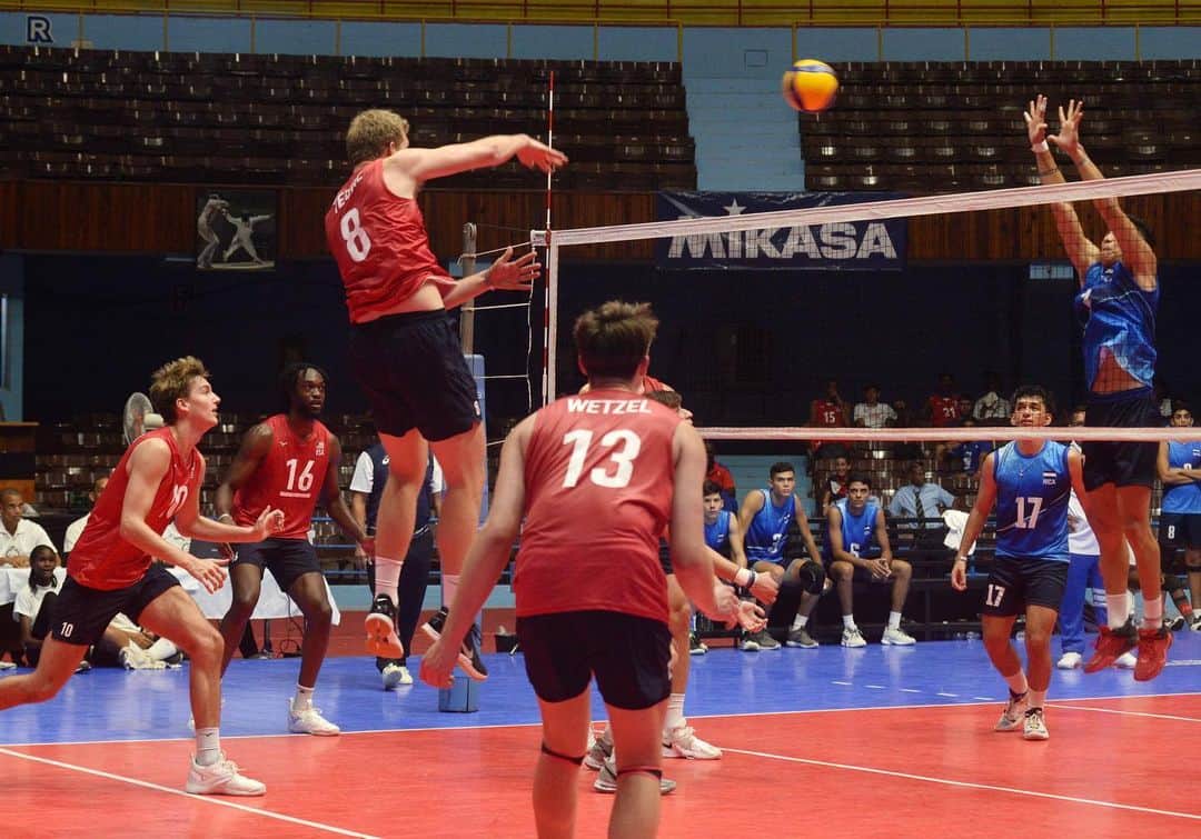 USA Volleyballさんのインスタグラム写真 - (USA VolleyballInstagram)「The Men’s U21 National Team earned a first victory in the Pan Am Cup with a 3-0 win over Nicaragua. Check out the game story at the link in bio!」6月6日 10時23分 - usavolleyball
