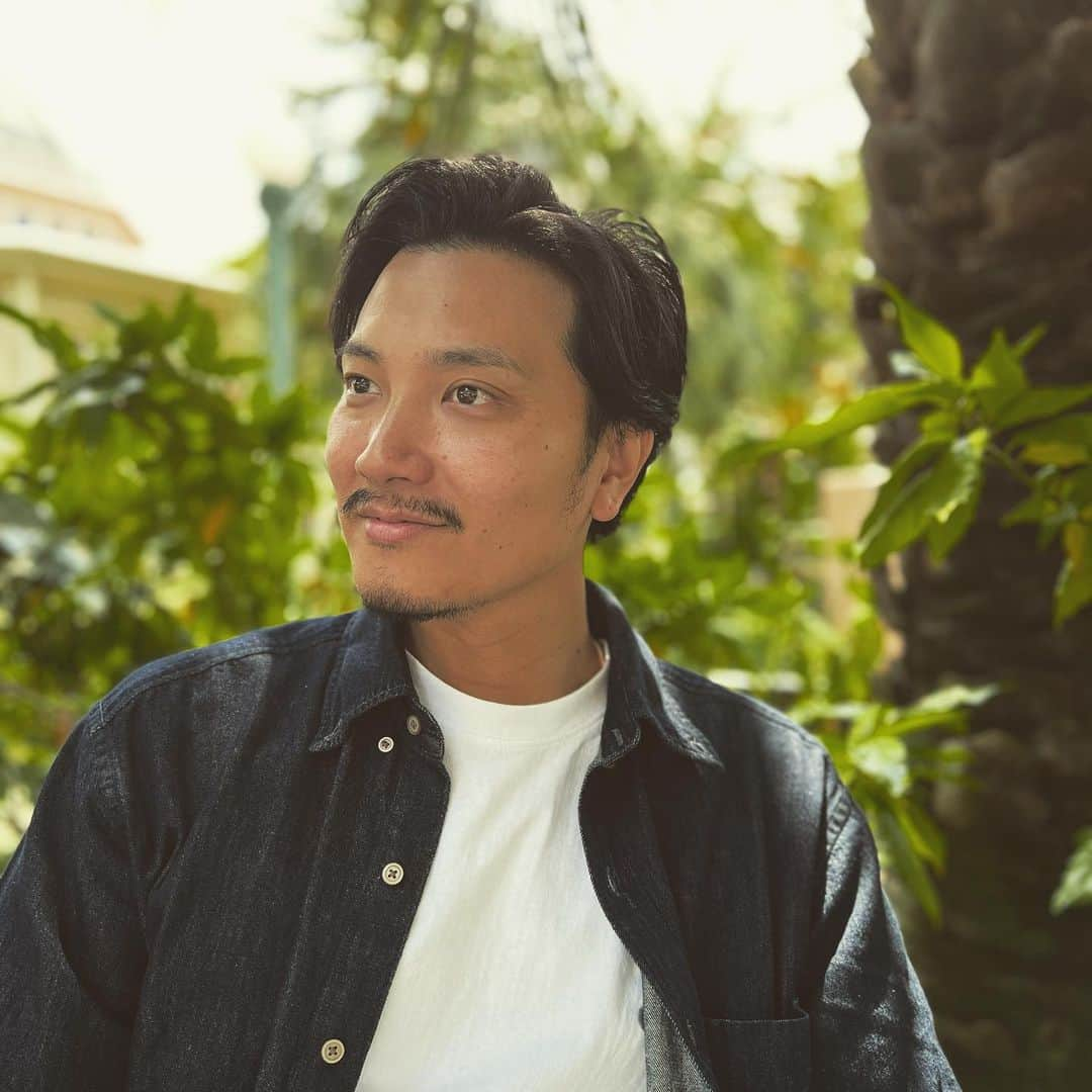 未来弥さんのインスタグラム写真 - (未来弥Instagram)「たまには自分だけ📷  #tdl #family #denimshirt #lineicon #myself #ななめ45 #デニムの似合う男が好きな嫁 #デニムが似合う男になりたい #」6月6日 10時17分 - mikiya630