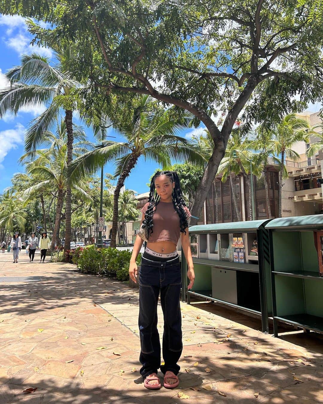 鳴響美のインスタグラム：「🌴🤎」
