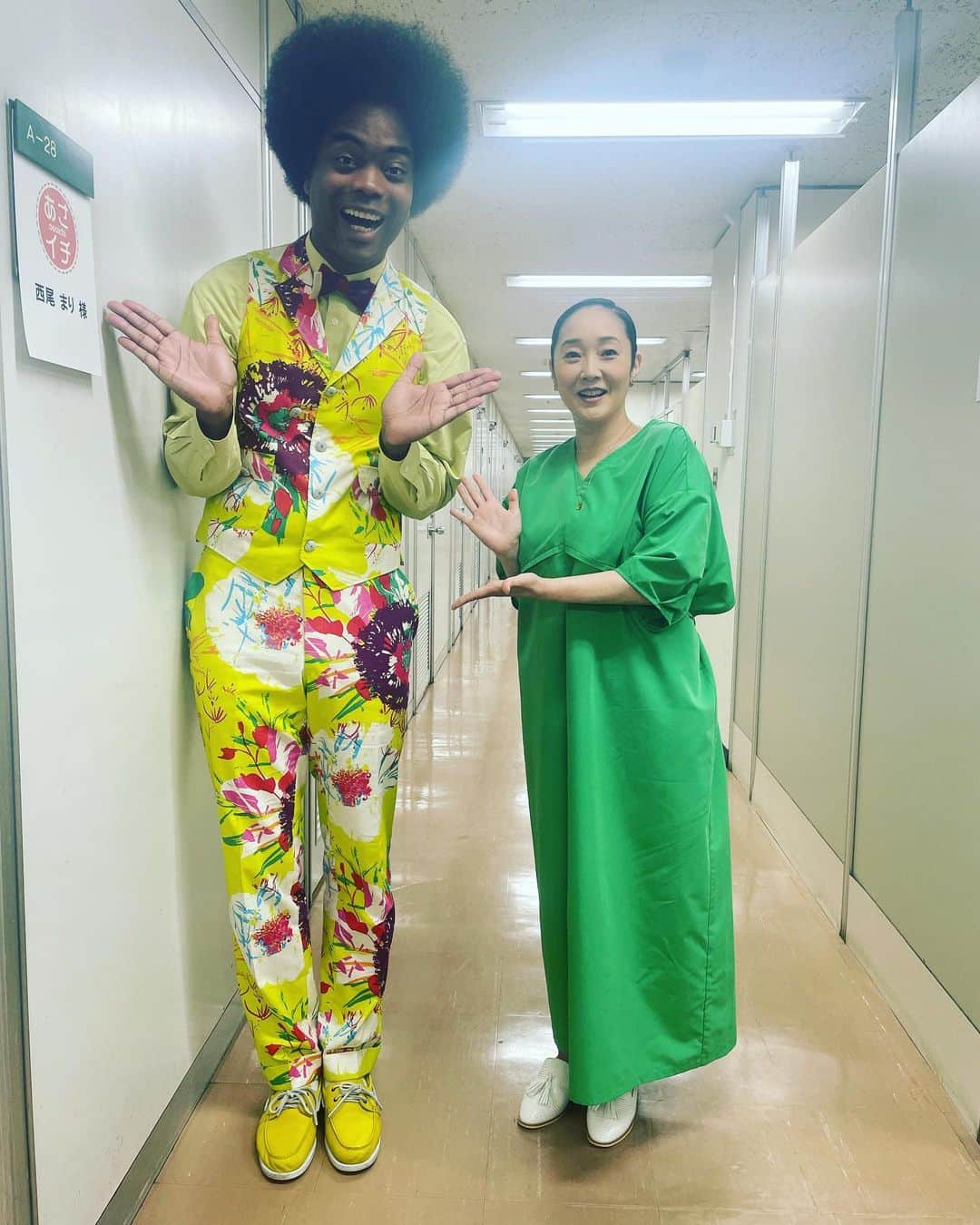 西尾まりのインスタグラム：「いつも、NICEな副島くんのコーディネート❤️❤️❤️❤️❤️❤️❤️❤️ あー楽しかった朝イチ！包丁🔪しっかり15回やります‼️ @soejimajun  #ＮＨＫ朝イチ  ワンピース @_vacancy_official」