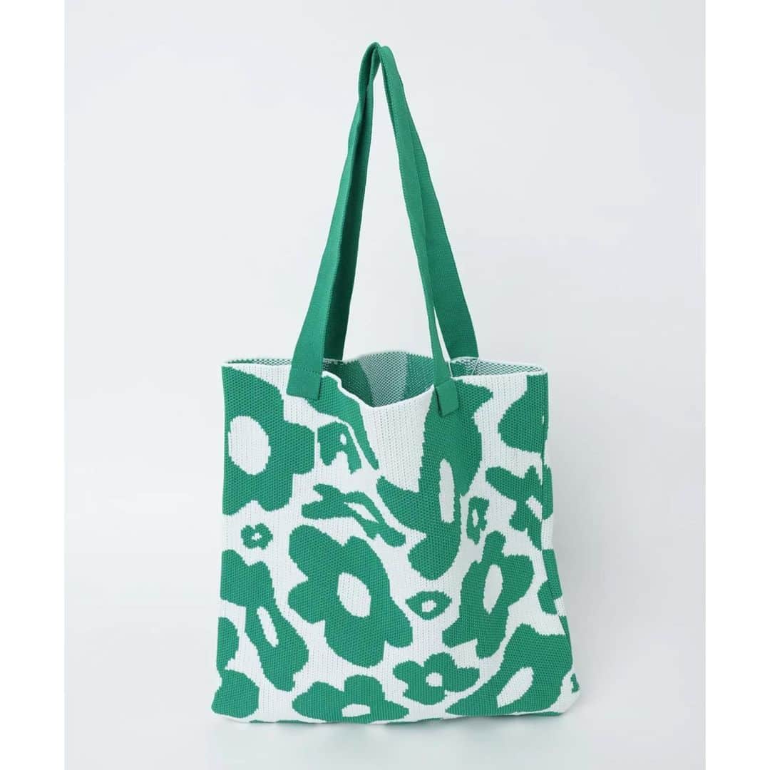 WEGOさんのインスタグラム写真 - (WEGOInstagram)「motif bag 🛍💚  持つだけで映えるポップでキュートなモチーフバッグが新登場🍭夏にぴったりなので要チェック🫰🏻💕  ✔︎フラワーニットトート ¥3,299(税込) ✔︎モチーフビーズバッグ ¥4,399(税込)  #WEGO #ウィゴー #bag #motif #トートバッグ #バッグ #カラーコーデ #夏コーデ」6月6日 16時00分 - wego_official