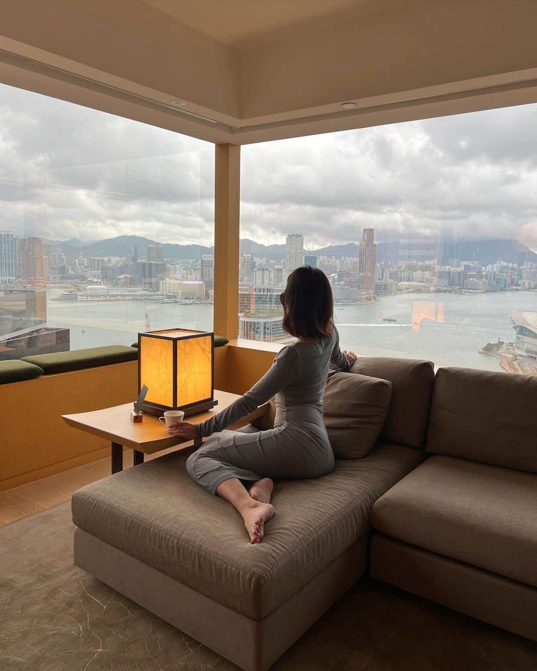 アン・カーティスのインスタグラム：「Good morning HK! 🤍」