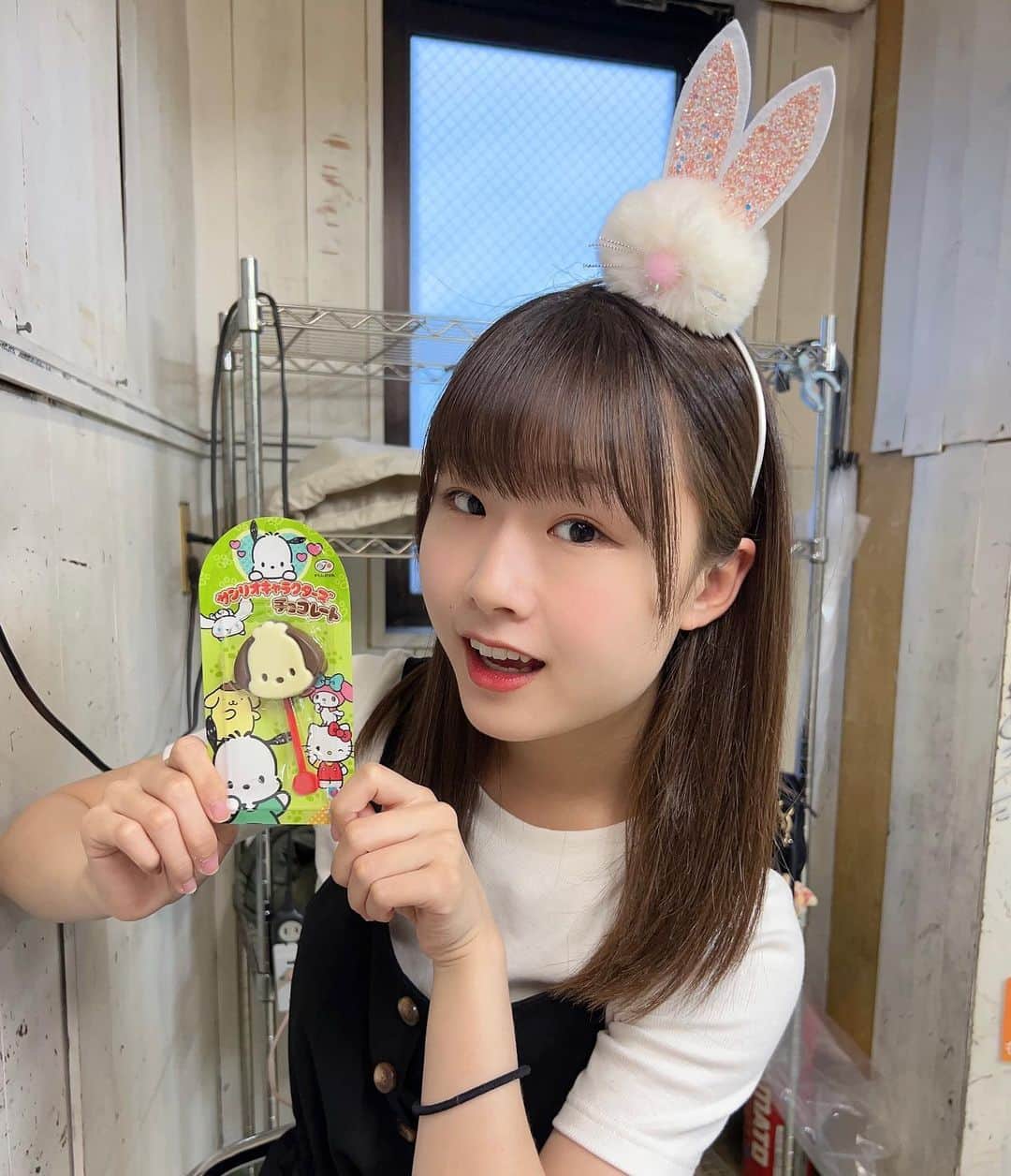 新倉愛海のインスタグラム：「ポチャッコ🐶とかうさぎ🐰とか ⁡ 甘いものが好き🍫✨ ⁡ #アプガ2 #にきちゃん #Japaneseidol #サンリオ #チョコ #ポチャッコ」