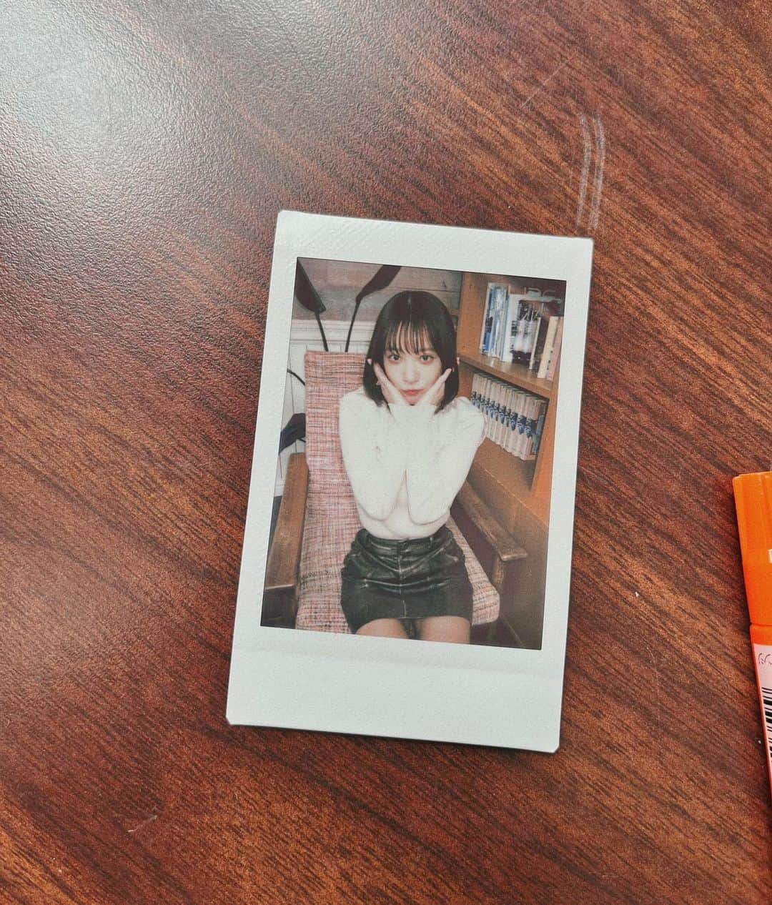 のインスタグラム：「君の好きなミニスカート、だよ。」