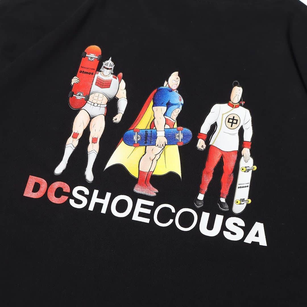 のインスタグラム：「⚡McGuffin Street News⚡  atmosよりアクションスポーツブランド「DC」と日本を代表する漫画「キン肉マン」 とのトリプルコラボレーション「DC SHOES MANTECA 4 ATMOS」が登場。  @dcshoes_japan  @atmos_japan   「DC SHOES」と「atmos」による別注に日本を代表する漫画「キン肉マン」の要素を落とし込んだトリプルコラボレーション「DC SHOES MANTECA 4 ATMOS」を6月29日(木)より発売致します。  勇敢さと強さで過去を克服する不器用なスーパーヒーロー キン肉マンからインスパイを受けた本作は、大胆なカラーパレットのMANTECAに、キン肉マンのスグル、ロビンマスク、ラーメンマンの3キャラクターを描き下ろしたデザインをスペシャルボックスに採用。箱の中にはCONVICTが製造販売するソフビがセットになっております。 ソフビはスグル、ロビンマスク、ラーメンマンの3キャラクターに対して、各3パターンのカラーリングを設定し、合計で9種類の展開を致します。シューズのカラーからインスパイアされたソフビをはじめ、クリア素材とGLOW INTHE DARK(蓄光)仕様の仕上がりとなっております。 「肉」や「闇」などのキン肉マンと一目で分かるようなギミックを踏襲、通常のMANTECAではないサイドのLOGOをずらすなど面白味を感じるデザインとなっている。さらにアウトソールはクリアーカラーとなり、キャラクターが大きく描かれております。 また、スペシャル描き下ろし3体を落とし込んだコラボレーションTEEもシューズの発売を記念して登場致します。  本商品は、2023年6月21日(水)よりatmos オンラインにて抽選受付開始、6月29日(土)よりatmos 各店(一部店舗除く)、atmos オンラインにて発売いたします。  【 DC SHOES MANTECA 4 ATMOS 】抽選詳細 受付期間: 2023年6月21日(水) 9:00~2023年6月27日(火) 8:59  #DCSHOES #DC #atmos #アトモス #キン肉マン」