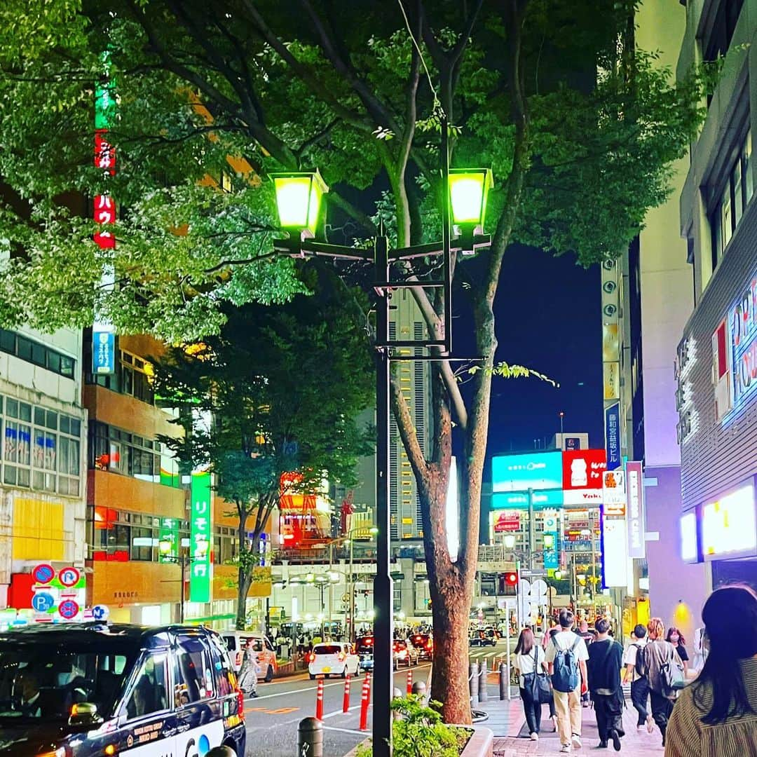 藤田朋子さんのインスタグラム写真 - (藤田朋子Instagram)「なんか こんな景色を撮りたくなる夜  #東京組曲2020 #シアターイメージフォーラム渋谷  #シネマヴェラテ #ドキュメンタリー映画 #みたほうがよくないか #三島有紀子監督 #コロナ禍 #あの頃 #俳優の日々」6月6日 11時16分 - chiendormant