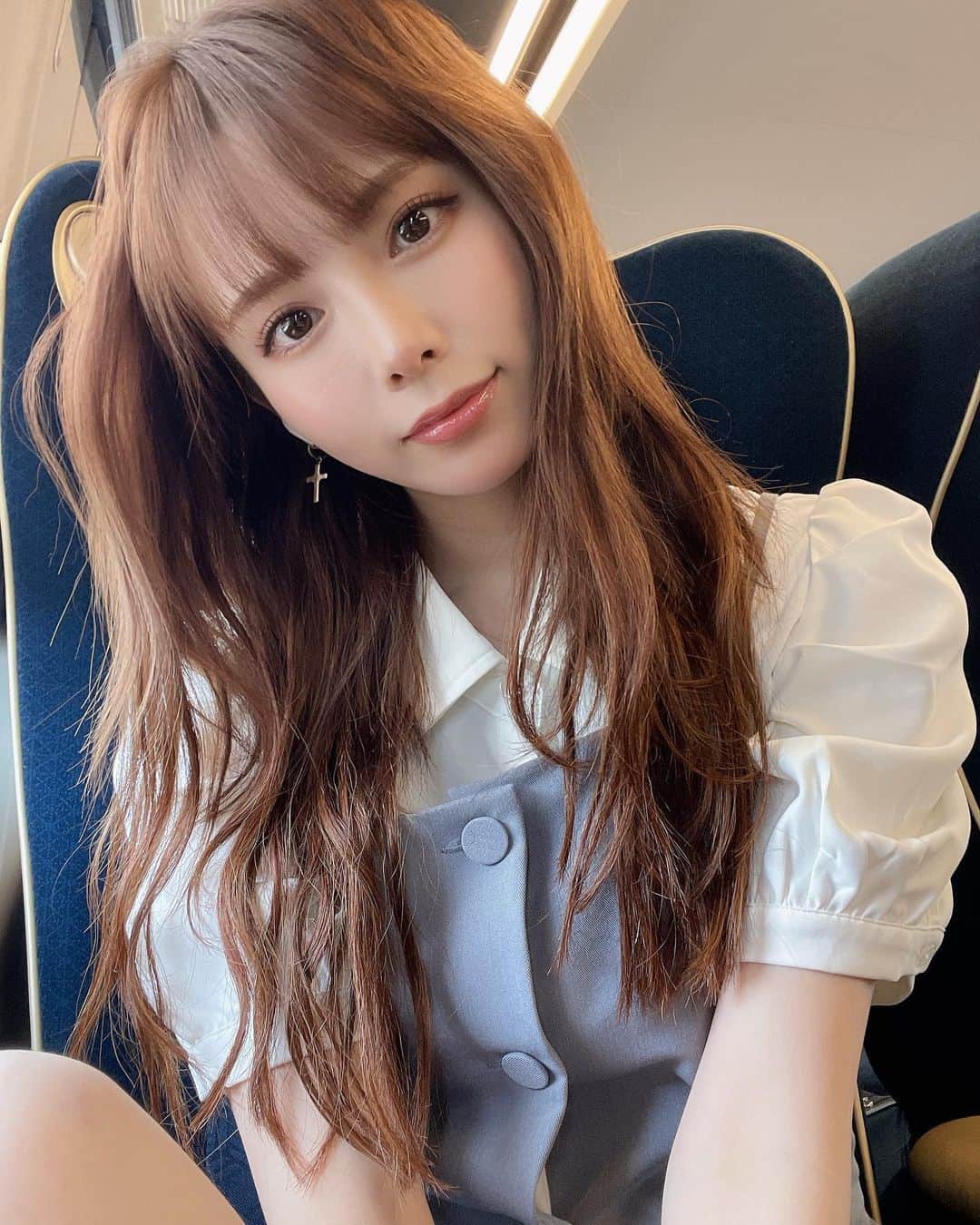 のインスタグラム：「髪は後で結ぶから ボサボサでいいんだよー😜」