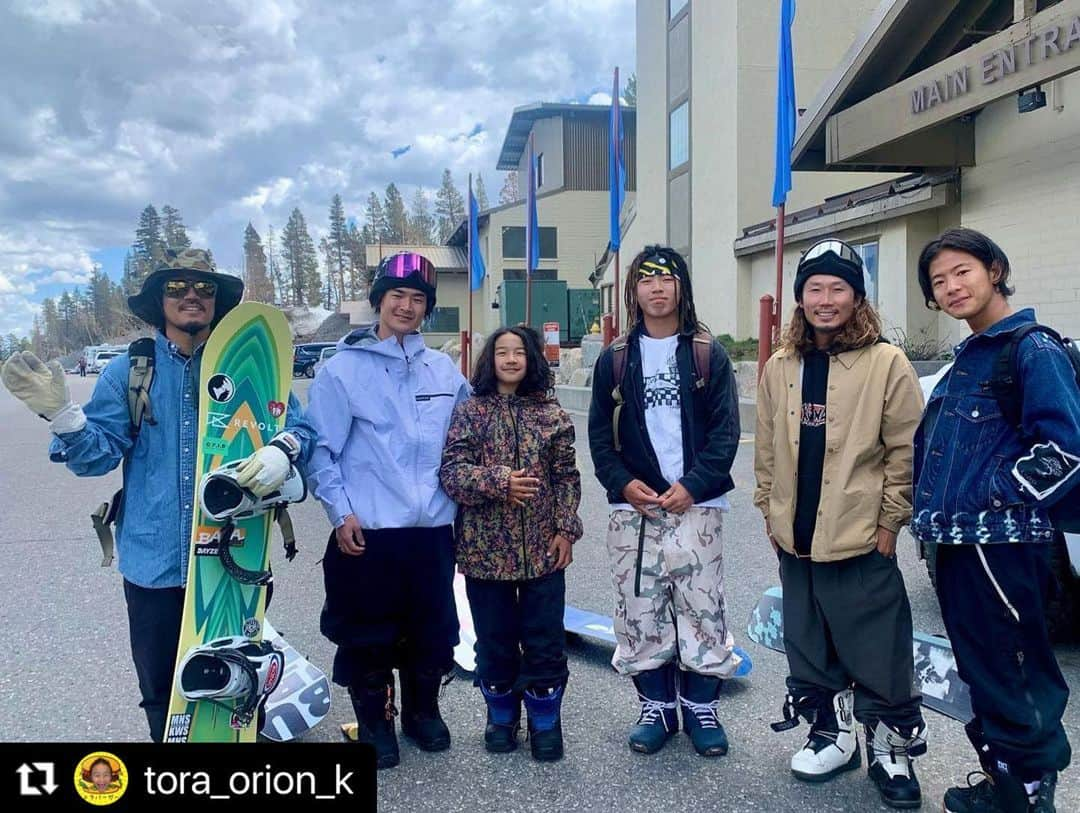 上田ユキエさんのインスタグラム写真 - (上田ユキエInstagram)「So stoked to ride with the Japan crew 🇯🇵🔥  @yukikadono @ayumuhirano1129 @4kaishu @raibukatayama @shustagram @yuto__yamada @ryoaizawa___yo @yua_kakimoto @k4mara2000  #worldquarterpipechampionships 🙏 @slushthemagazine @mammothmountain @mammothunbound」6月6日 11時38分 - yukie_ueda