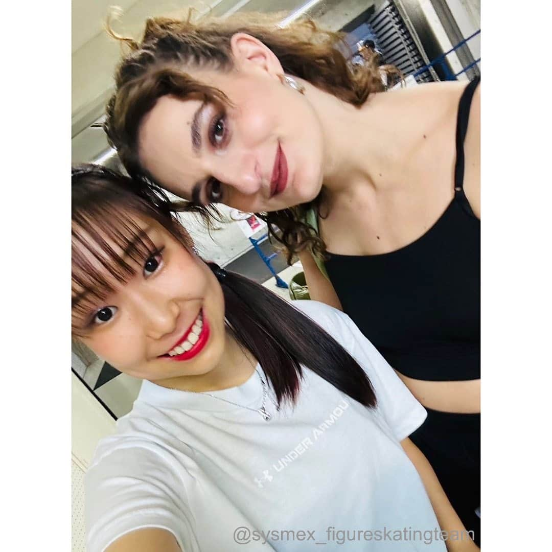 三原舞依＆坂本花織さんのインスタグラム写真 - (三原舞依＆坂本花織Instagram)「⁡ ⁡ 三原舞依選手からメッセージが届きました💌 2回に分けてお届けするので、どうぞお見逃しなく✨ ⁡ ***** ⁡ Fantasy on Ice 宮城公演 無事終了致しました。 ⁡ リハーサルが始まってから本当にあっという間で 1日1日を噛み締めながら過ごしていました。。 ラストの日は本当に寂しくて😭 ⁡ 素敵な皆様と一緒に過ごすことができて 一瞬一瞬が大切な、大切な宝物です🥹💖 ⁡ 観に来てくださった皆様、ライブを見てくださった皆様、 そして関係者の皆様に心から感謝の思いでいっぱいです。 ⁡ 花🌺 明子さん振付してくださりありがとうございます☺️ りみさんのYouTubeや公演前のリハーサルを見て、 手話を上手くできるようにたくさん練習しました。 ⁡ ⁡ 新潟公演、神戸公演も凄く楽しみです！！ レベルアップした姿をお見せできるように 練習頑張ります🔥 ⁡ 皆様お気をつけてお過ごしください！ 三原舞依 ⁡ #maimihara #三原舞依 #figureskating #figureskater  #sysmex_figureskatingteam」6月6日 16時00分 - sysmex_figureskatingteam