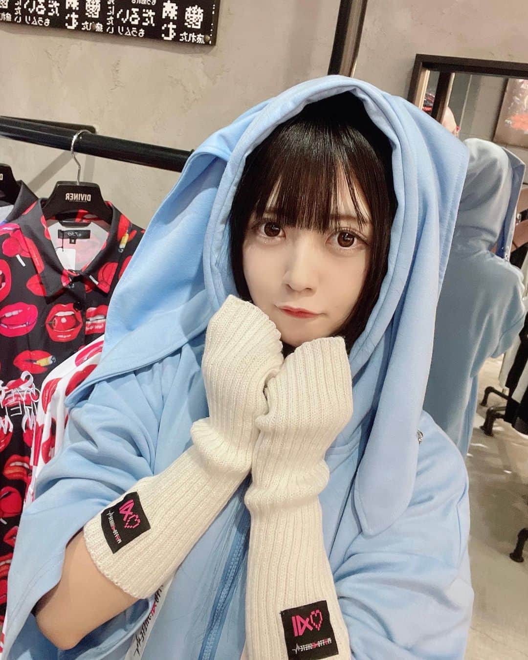 椎名音心のインスタグラム：「・ この前はモット愛シテ(@mottoaishite_official )さんの撮影をしてきました🤍 うさみみパーカーにアームウォーマーだよ🤍 ・ ・ ・ #モットアイシテ #ラフォーレ #ラフォーレ原宿 #地雷系女子 #地雷 #地雷女 #地雷系 #地雷コーデ #地雷女子 #パーカーコーデ #パーカー #パーカー女子 #アームウォーマー #ぴえん #サブカル女子 #サブカル #サブカルファッション #サブカル地雷 #自撮り #自撮り界隈 #自撮り女子 #地下アイドル #アイドル」