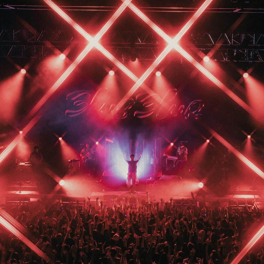 SIRUPのインスタグラム：「BLUE BLUR TOUR 2023 SENDAI  最後は帰ってるみんなに手振ってるとこw良い写真  📸 @son_tkhs」