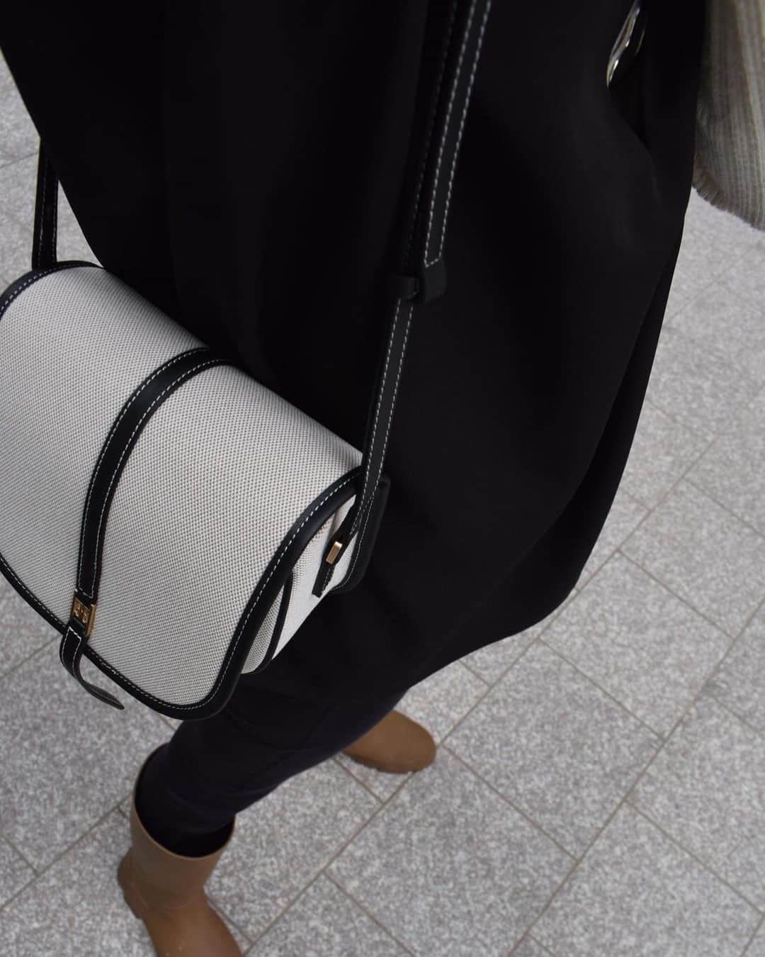 山﨑さおりさんのインスタグラム写真 - (山﨑さおりInstagram)「@folnua_jp のshoulder bag。 最近ヘビロテしております。 canvasが色んなテイストとマッチするからさ、ついつい手に取ってしまうよ👜  #muuootd#folnua#フォルニュア#폴뉴아」6月6日 18時30分 - saori_emunjewelry