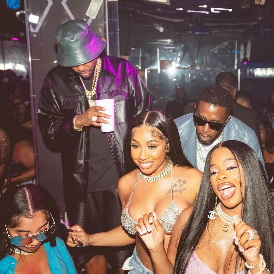 ファボラスさんのインスタグラム写真 - (ファボラスInstagram)「Strip Club Date Night$… Let’s #ACTBAD Together  @diddy @yungmiami305 @thegirljt」6月6日 12時42分 - myfabolouslife