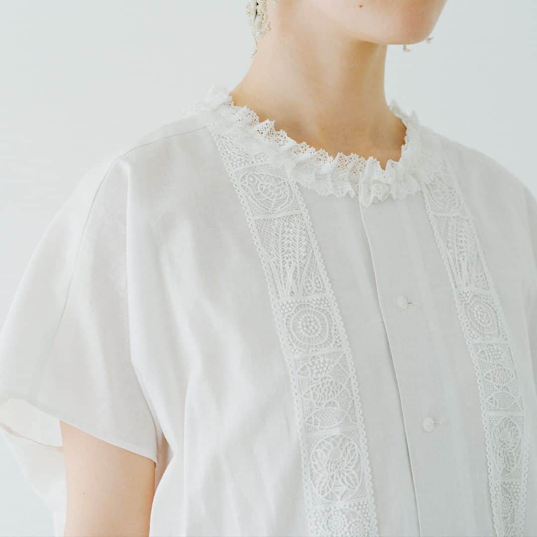 marbleSUD(マーブルシュッド) のインスタグラム：「23MS collection】 ［みすゞLace：みすずれーす］ たんぽぽ、星、小鳥、麦、山茶花の花、魚や蜂。金子みすゞさんの詩に登場するモチーフからインスピレーションを得て、繊細なレースに仕立てました。」