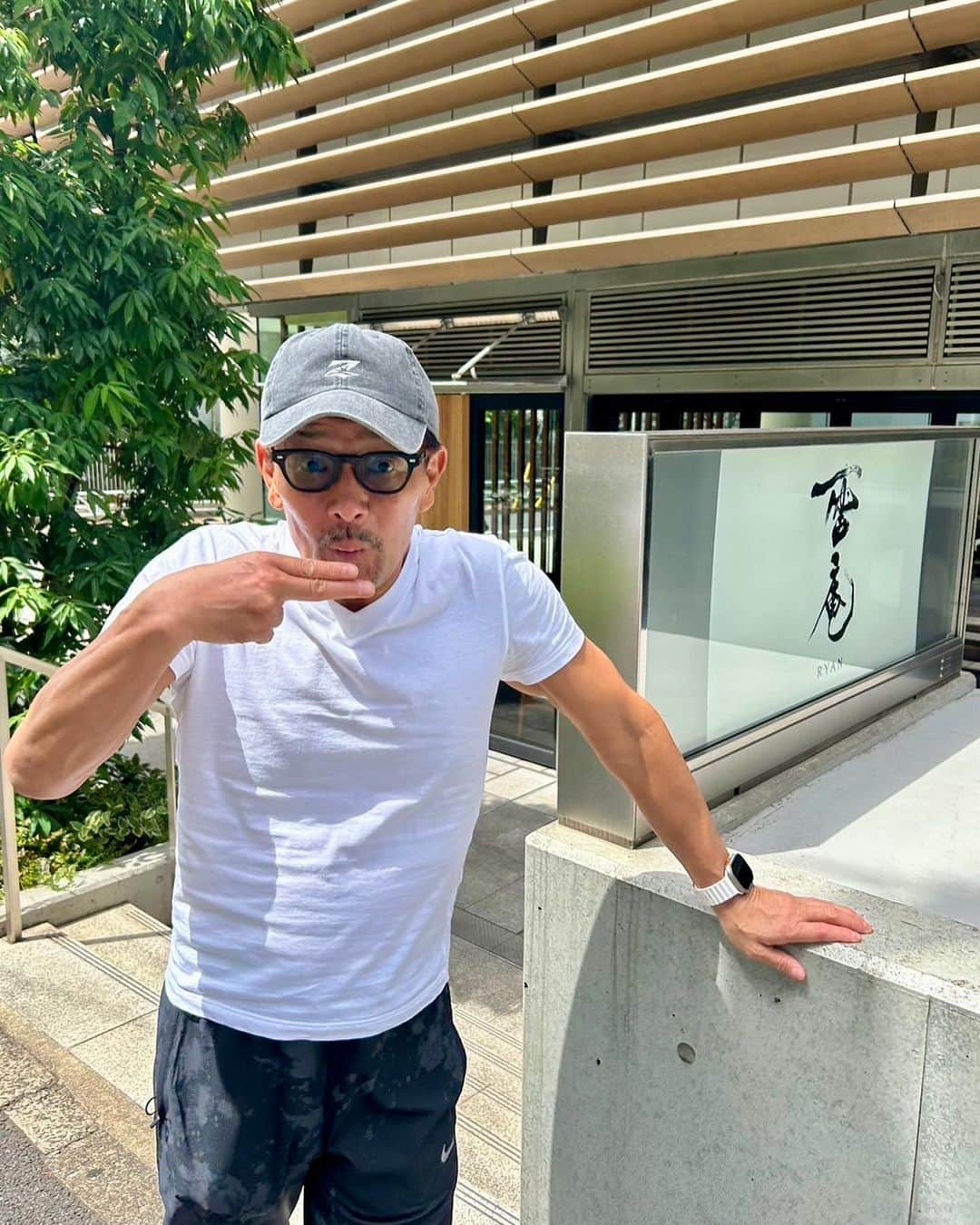 榊原信行さんのインスタグラム写真 - (榊原信行Instagram)「お昼ご飯を食べる時は、大好きなお蕎麦を食べる事が多いです。 今日は渋谷の「雷庵」さんで桜海老の入った変わり蕎麦を食べました！ デラうまでした。 最高！  #渋谷 #雷庵 #そば  #蕎麦 #shibuya  #soba  #バラさんの日常🌹」6月6日 12時58分 - nobu_sakakibara